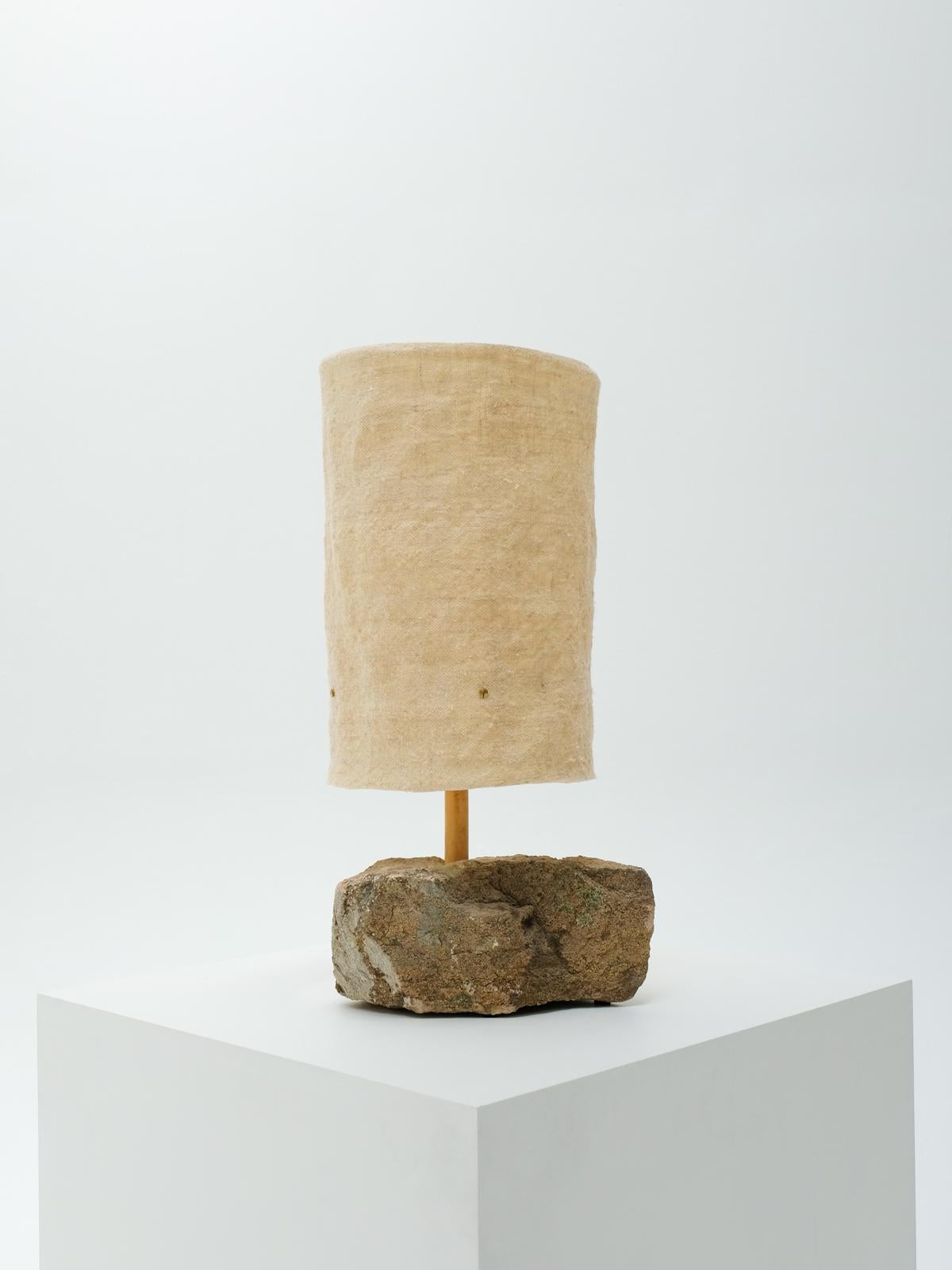 Hjra Table Lamp Large, Handspun, Handwoven wool Lampshade, Made of Rock & Reed For Sale 4