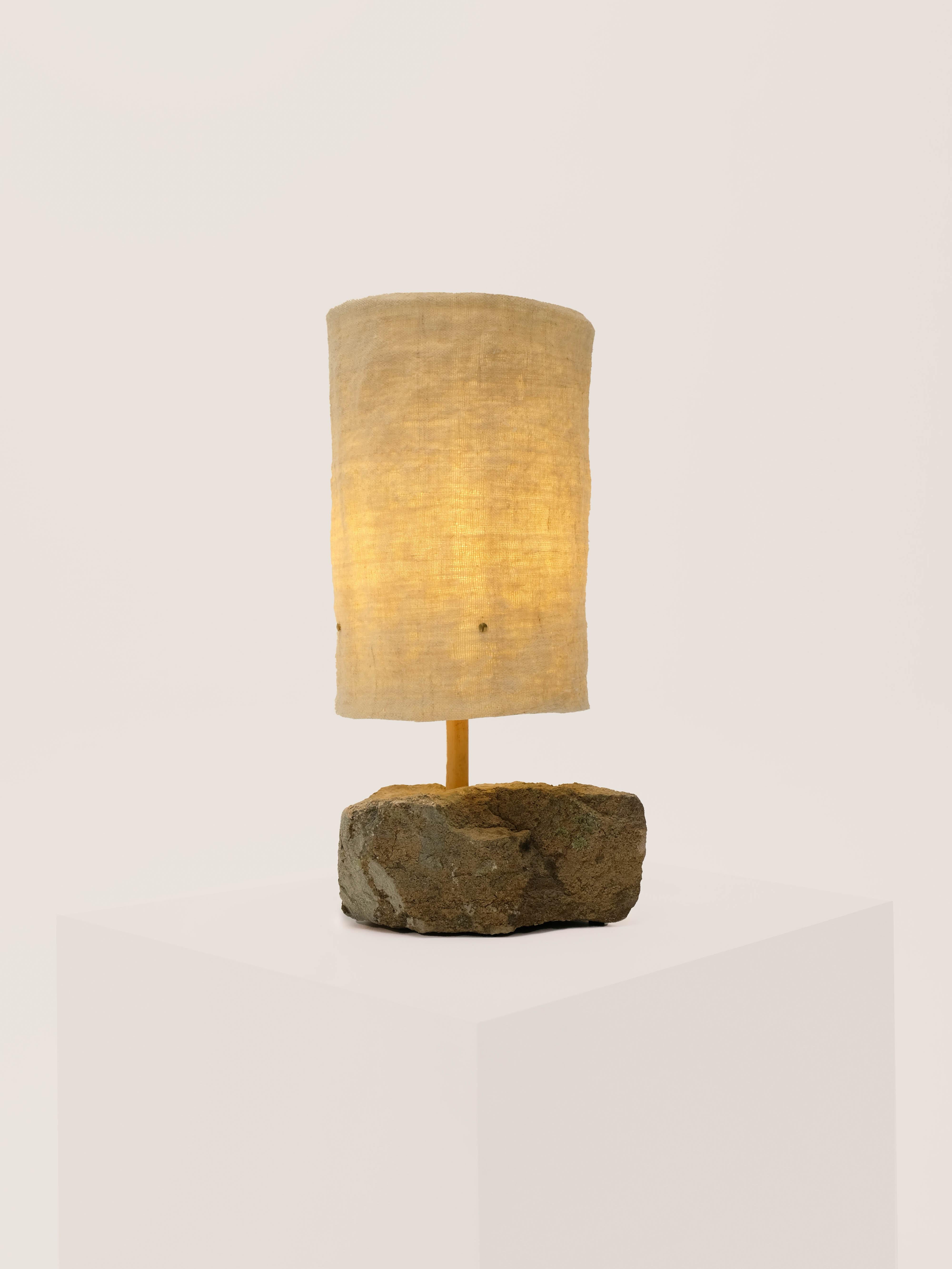 Hjra Table Lamp Large, Handspun, Handwoven wool Lampshade, Made of Rock & Reed In New Condition For Sale In Marseille, FR