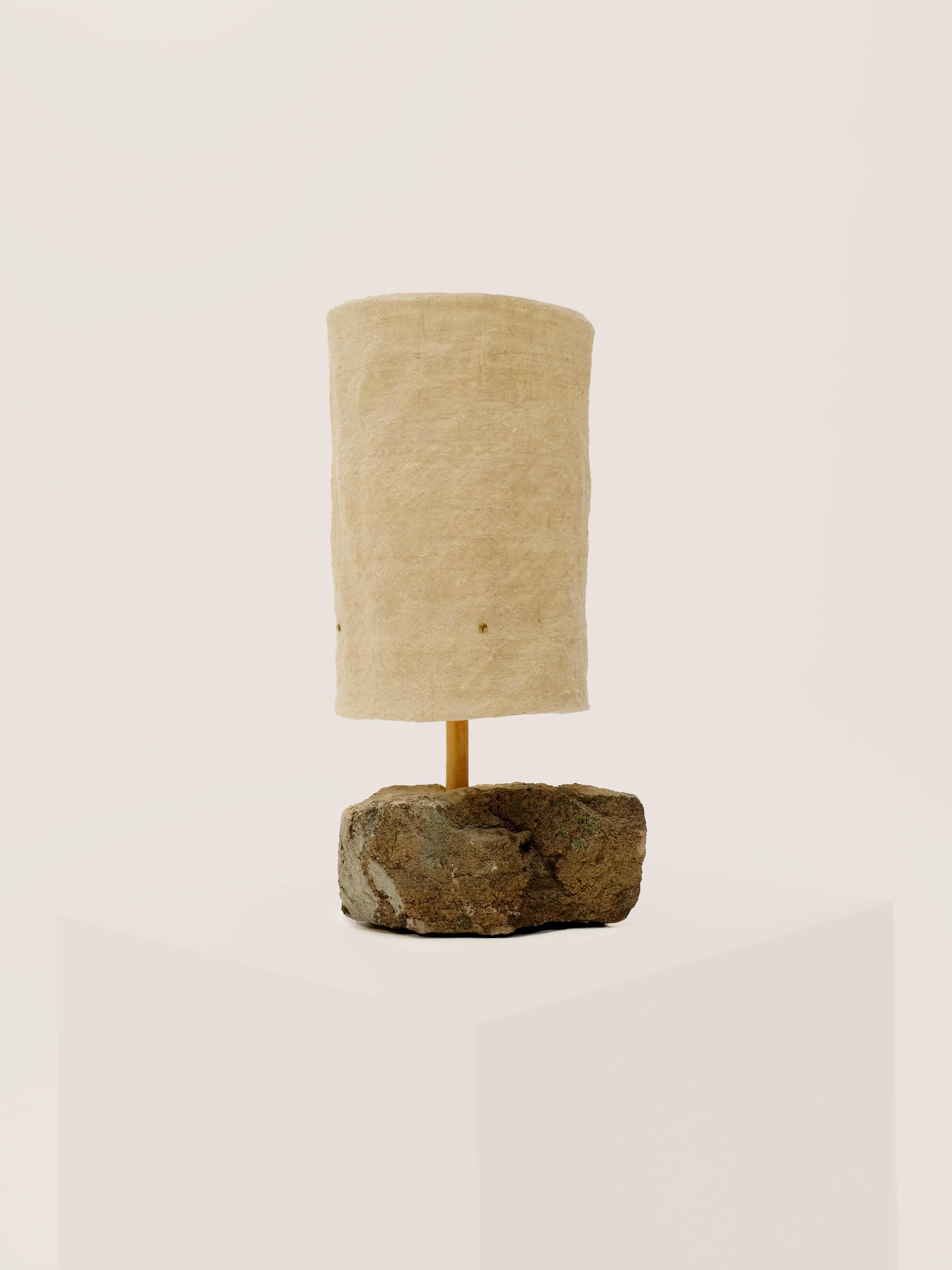 Hjra Table Lamp Large, Handspun, Handwoven wool Lampshade, Made of Rock & Reed For Sale 5