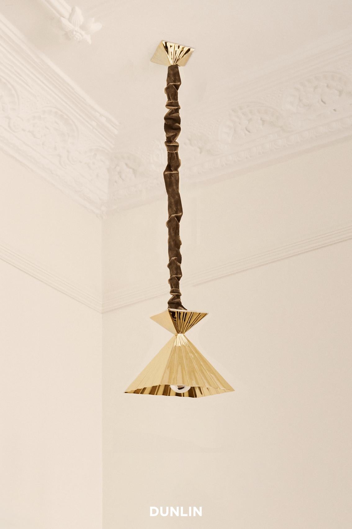 Art Déco HK14 Lampada a sospensione in ottone lucido con velluto, HK X DUNLIN in vendita