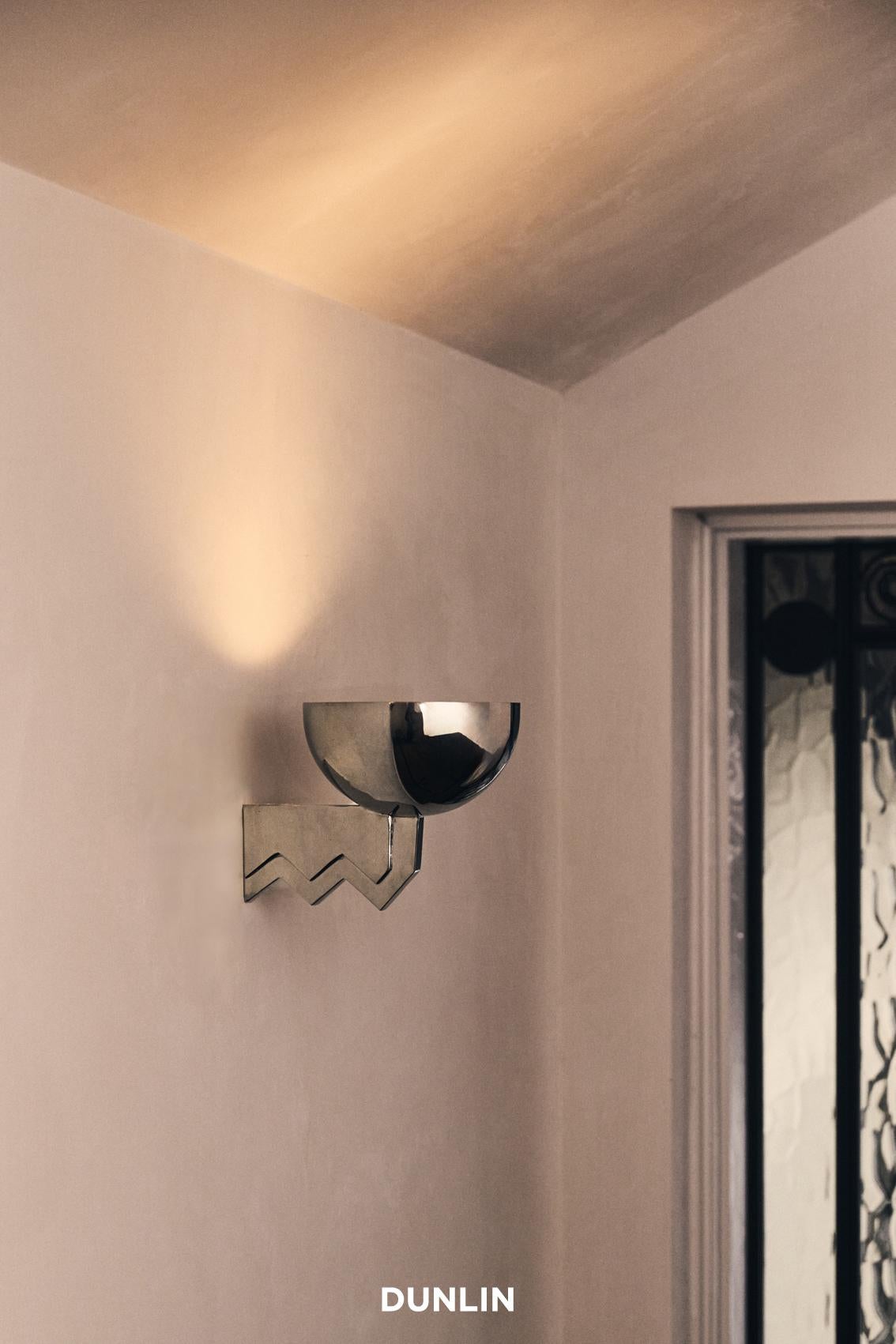 XXI secolo e contemporaneo Lampada da parete HK19, ottone lucido, HK x DUNLIN in vendita