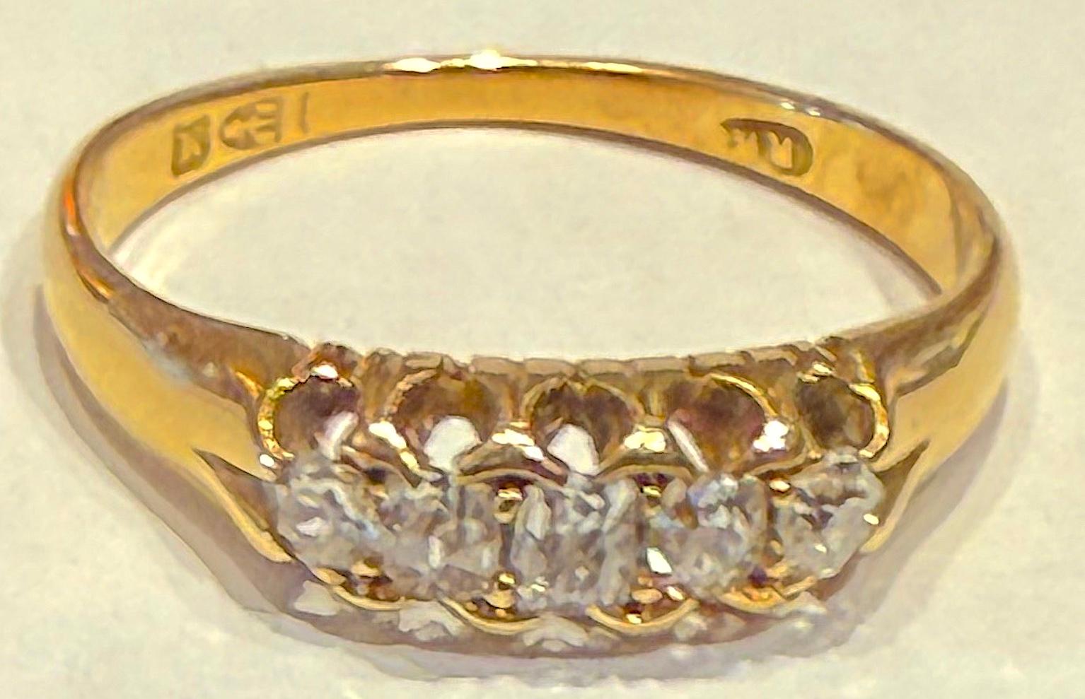 HM 1895 Chester 18K Five Stone cushion cut diamond  Ring (Viktorianisch) im Angebot