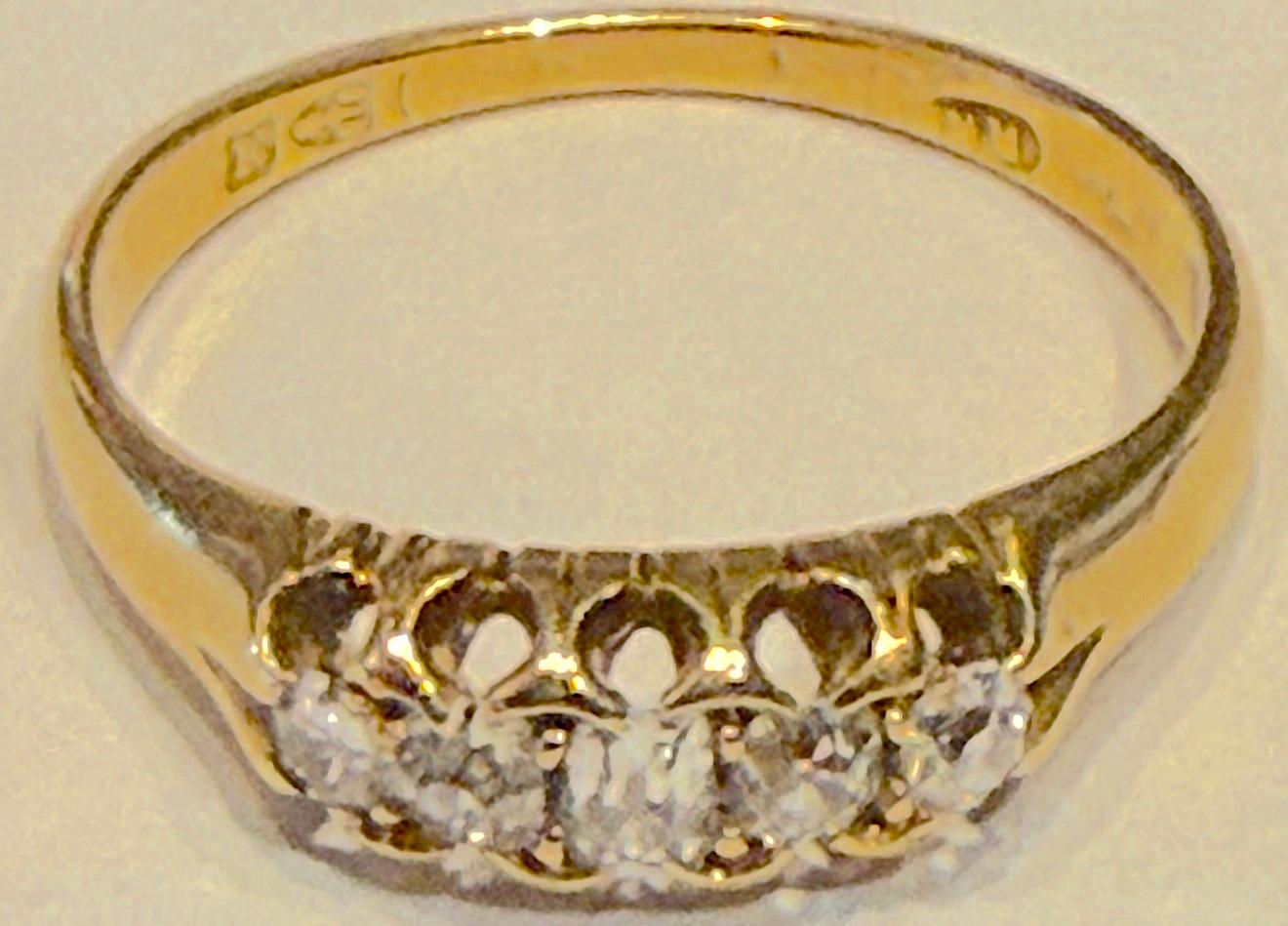 HM 1895 Chester 18K Five Stone cushion cut diamond  Ring im Zustand „Hervorragend“ im Angebot in Baltimore, MD
