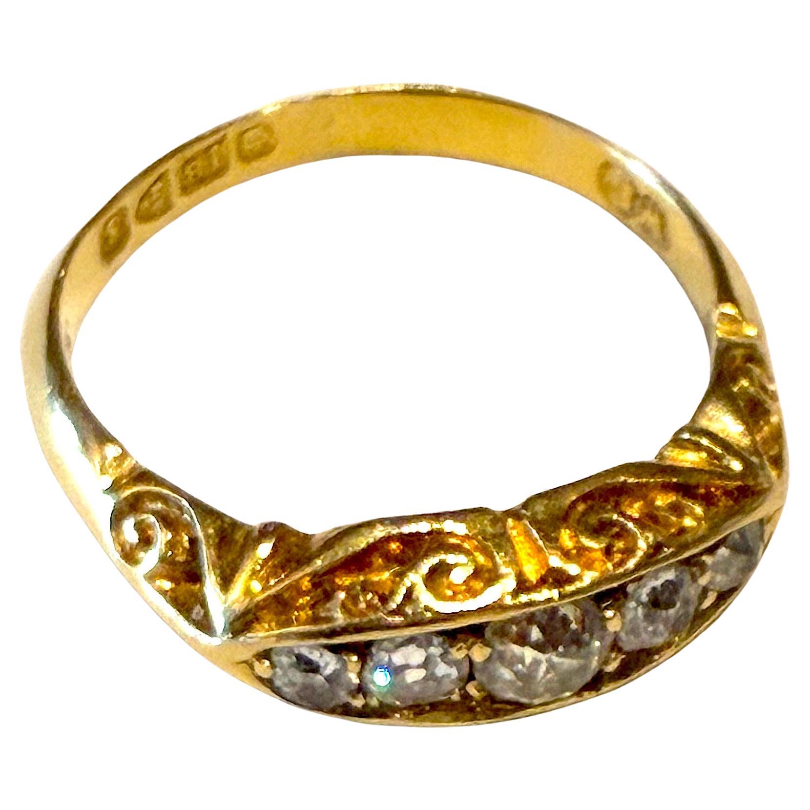 Dies ist eine antike Hallmarked Chester 1905,  18K Gelbgold 5 Stein Diamantring,  Größe 7 1/4.   Ein gepunzter Ring ist ein wahrer Schatz.  Das schafft Vertrauen.  Der Ring ist auf der Unterseite mit der Punze und 