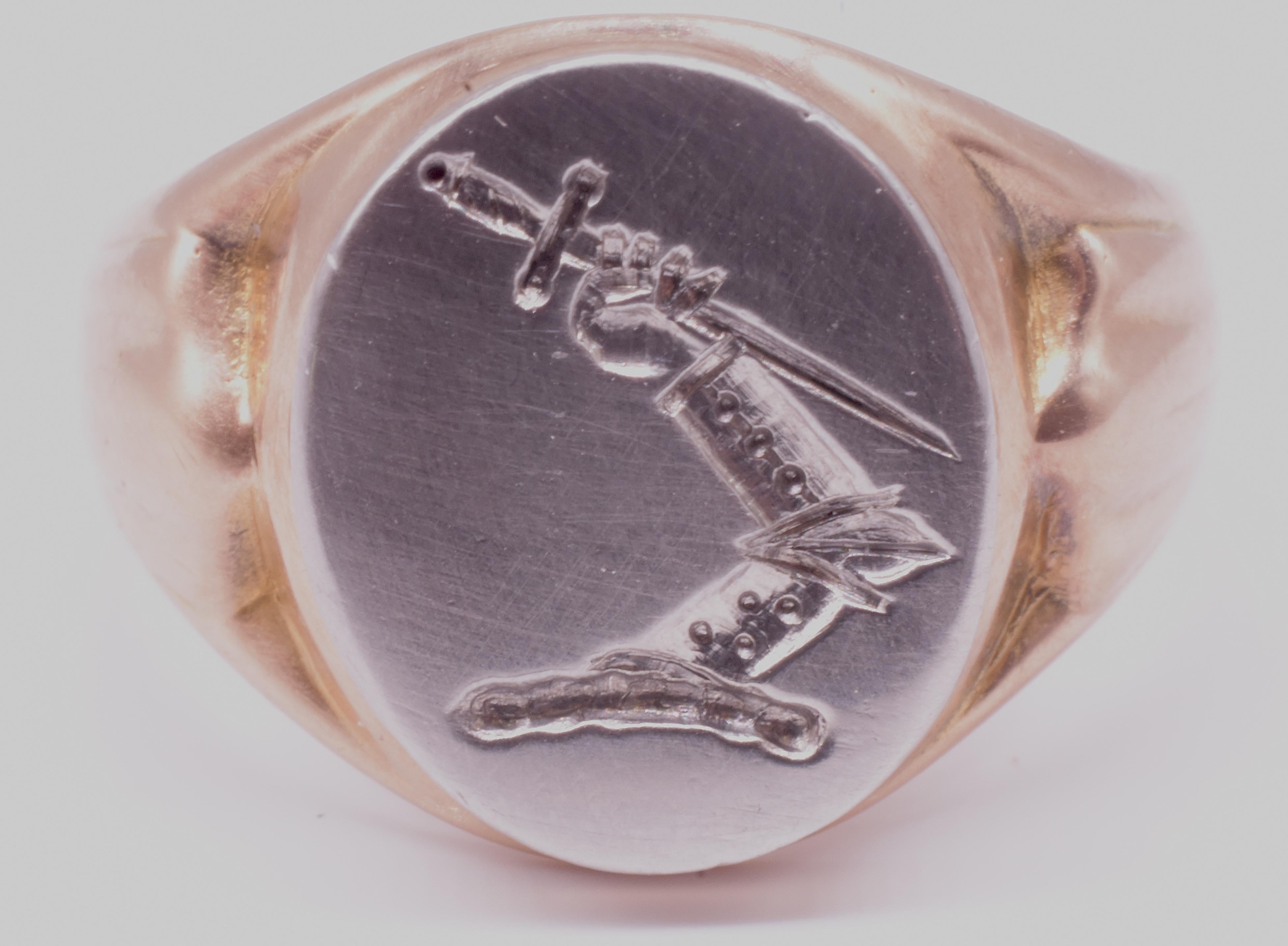 HM 1989 18K and Platinum Signet Ring of Armoured Arm Grasping Sword For Sale 6