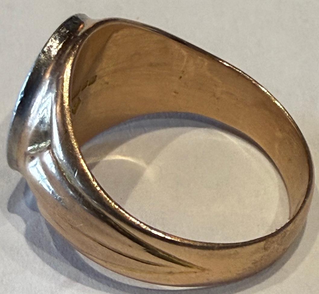 HM 1989 18K and Platinum Signet Ring of Armoured Arm Grasping Sword In Excellent Condition For Sale In Baltimore, MD