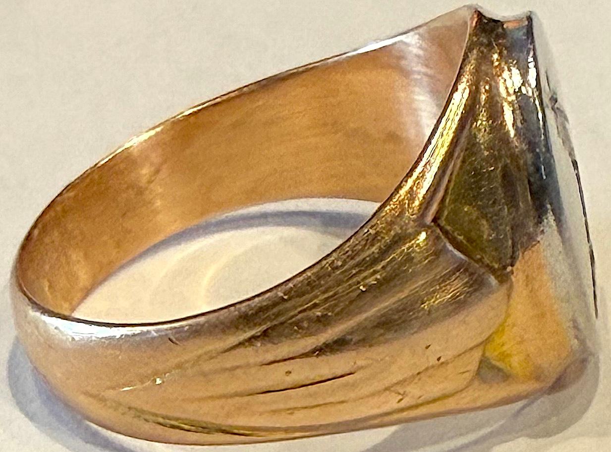 HM 1989 18K and Platinum Signet Ring of Armoured Arm Grasping Sword For Sale 2
