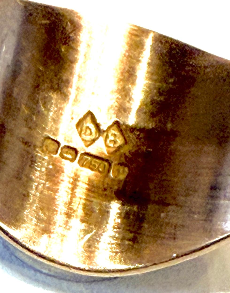 HM 1989 18K and Platinum Signet Ring of Armoured Arm Grasping Sword For Sale 4
