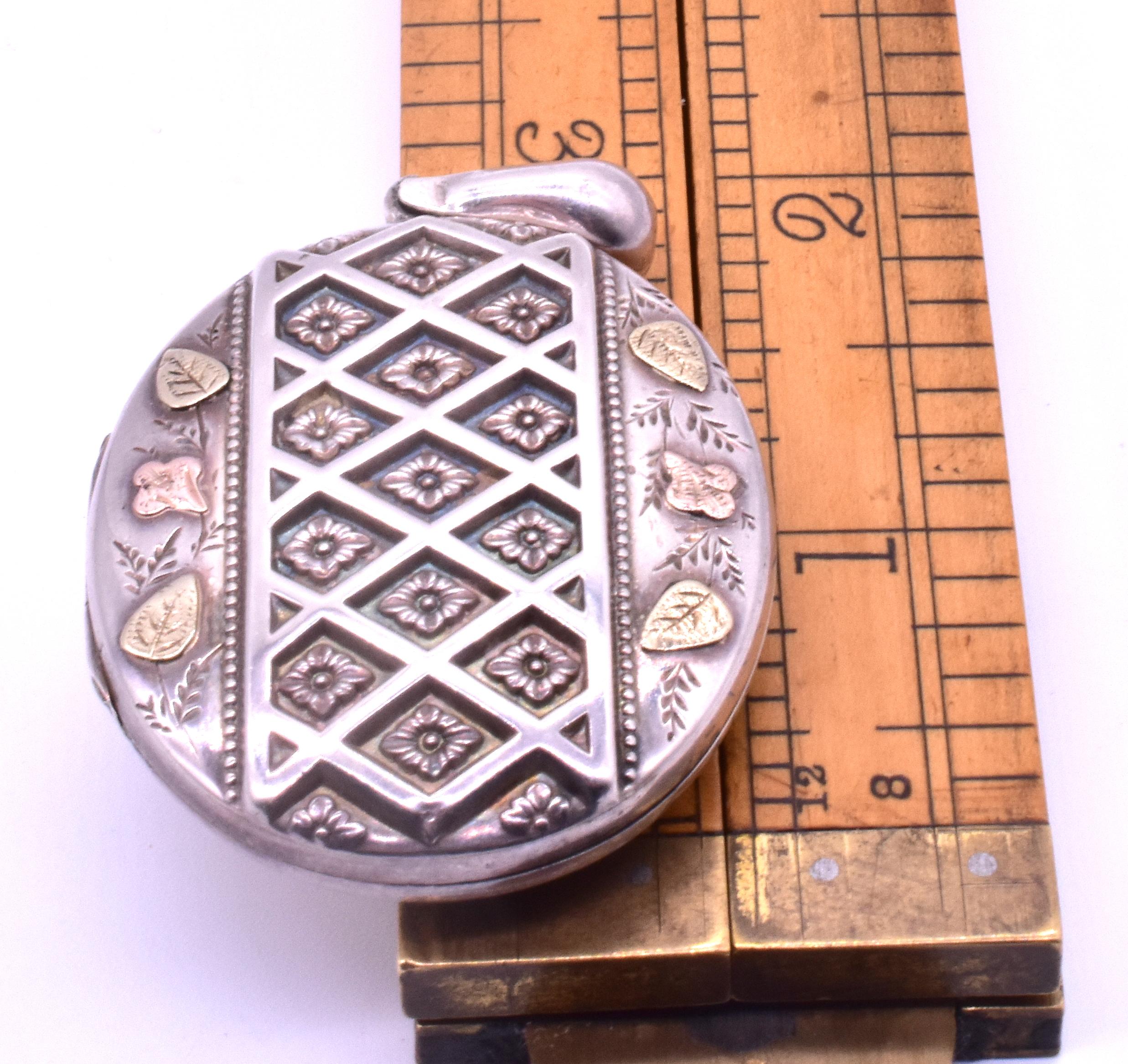 HM B'ham 1890 Sterling-Medaillon mit 2 farbigen Goldblättern Damen