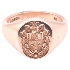 HM Edinburg 2007 9K Signet Ring for Perrott family with Motto "Amo Ut Invenio"