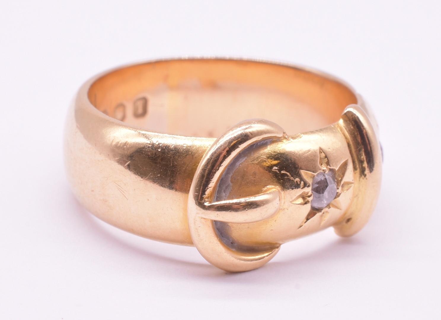 HM London 1894 18K Schnallenring mit sternbesetzten Diamanten (Alteuropäischer Brillantschliff)