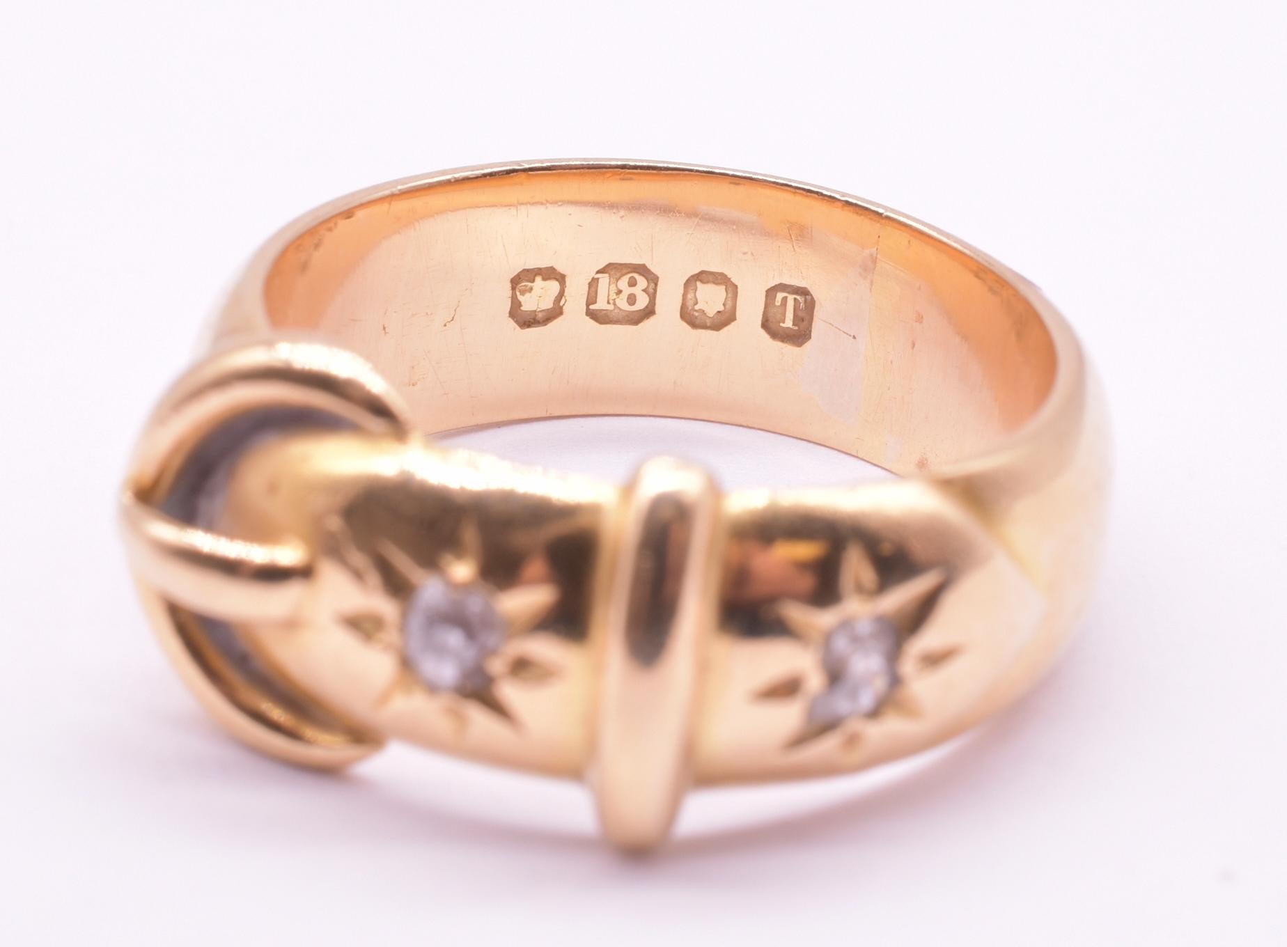 HM London 1894 18K Schnallenring mit sternbesetzten Diamanten im Zustand „Hervorragend“ in Baltimore, MD