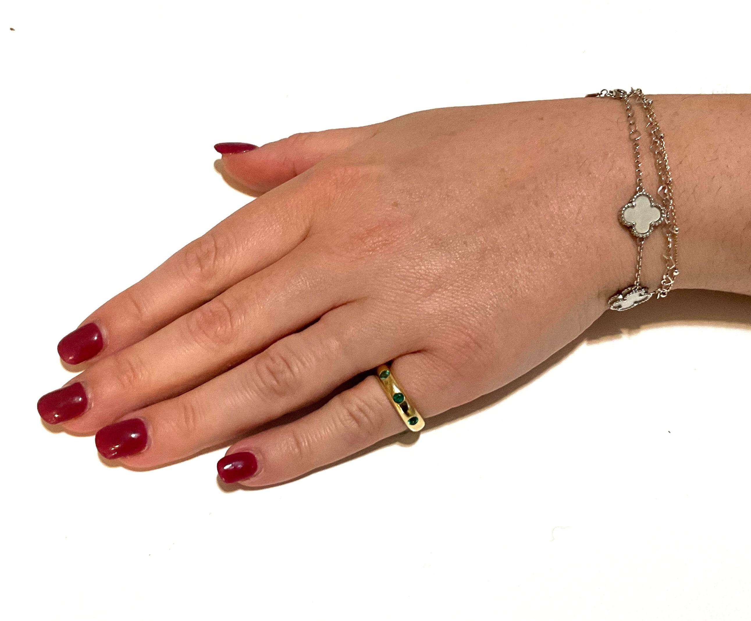 HM LONDON 1993 Bague Theo Fennell en or 18 carats sertie d'émeraudes en vente 4