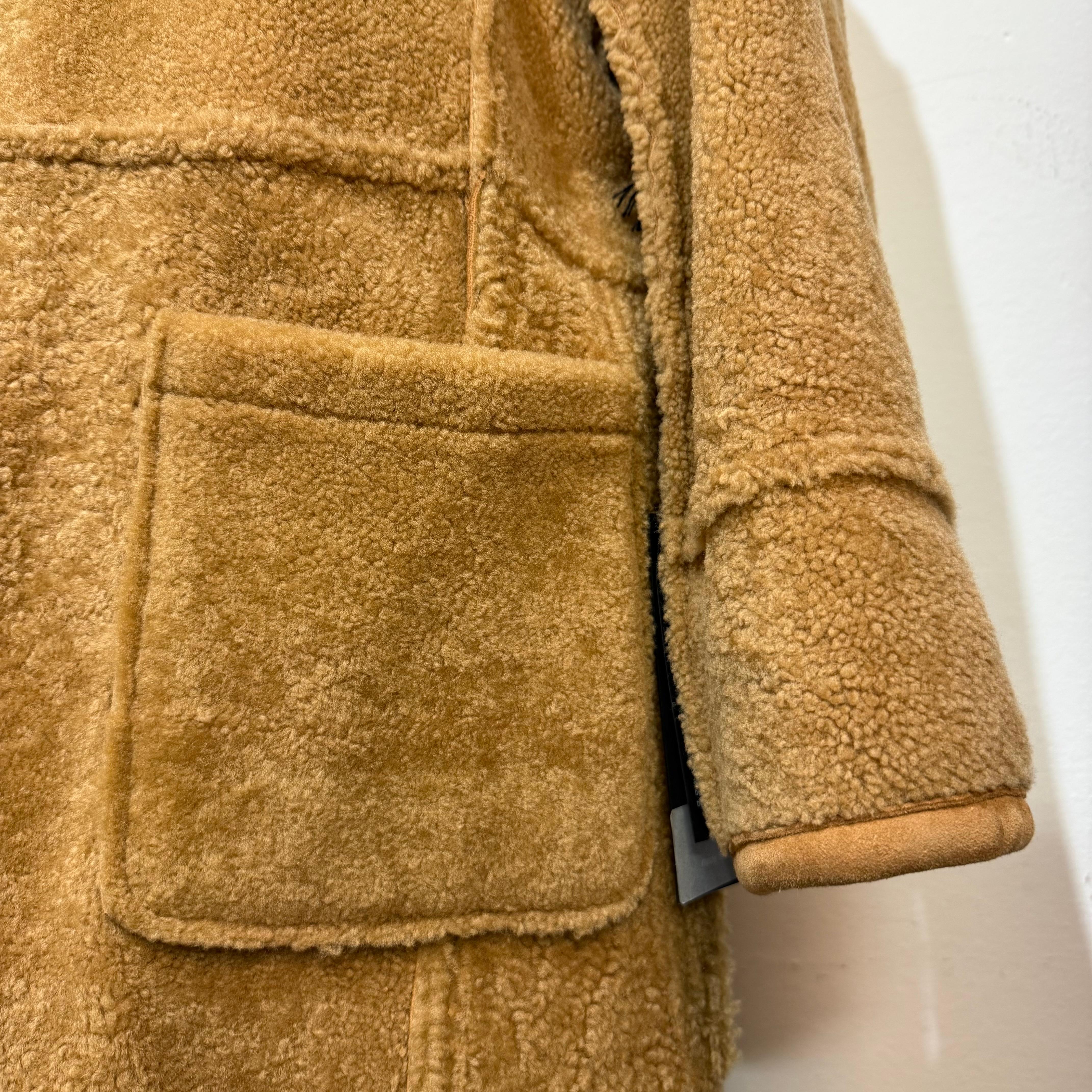 Hmn 23 Italian Camel Sheepskin Reversible Coat IT 40 en vente 6