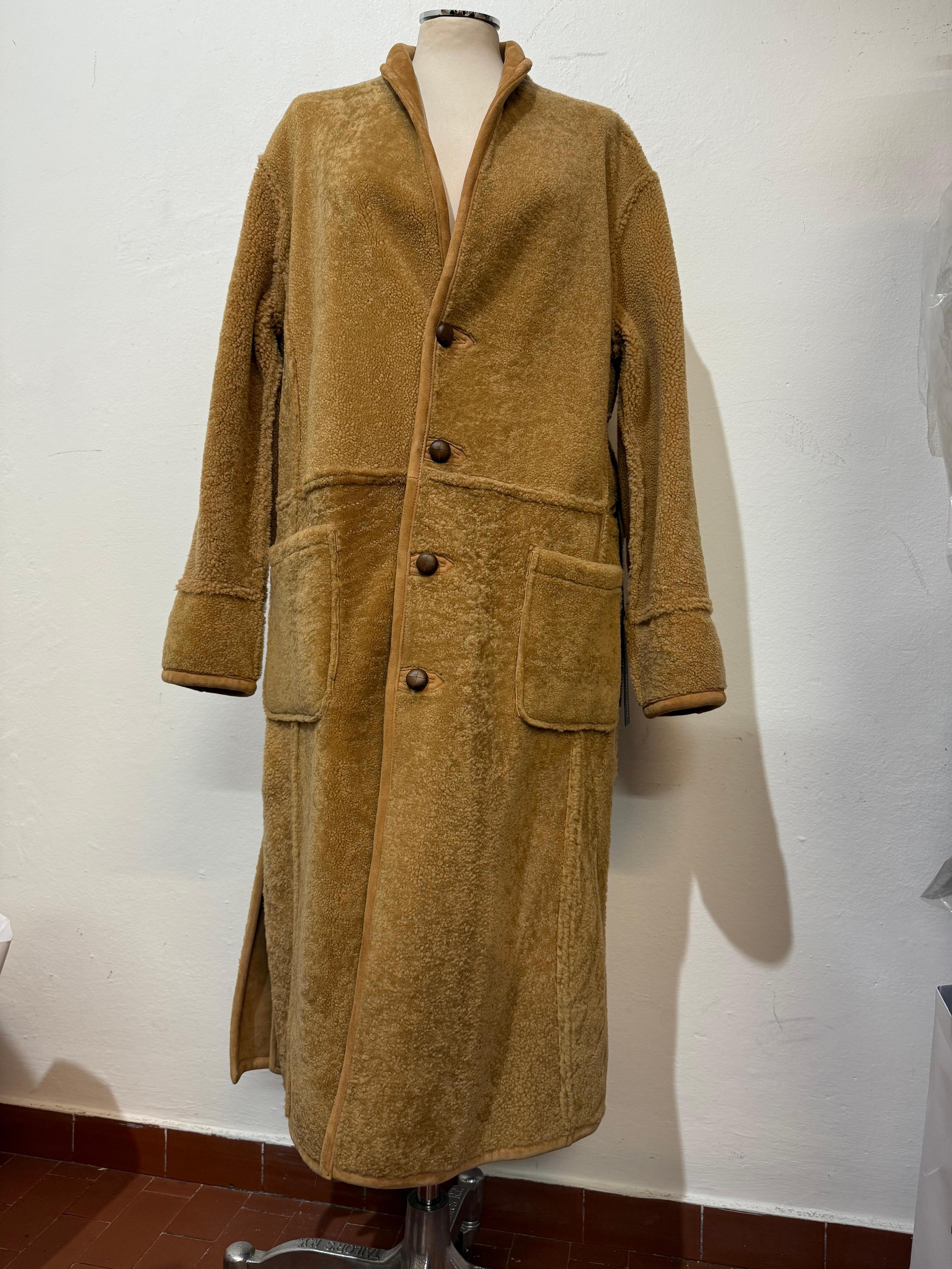 Hmn 23 Italian Camel Sheepskin Reversible Coat IT 40 en vente 4