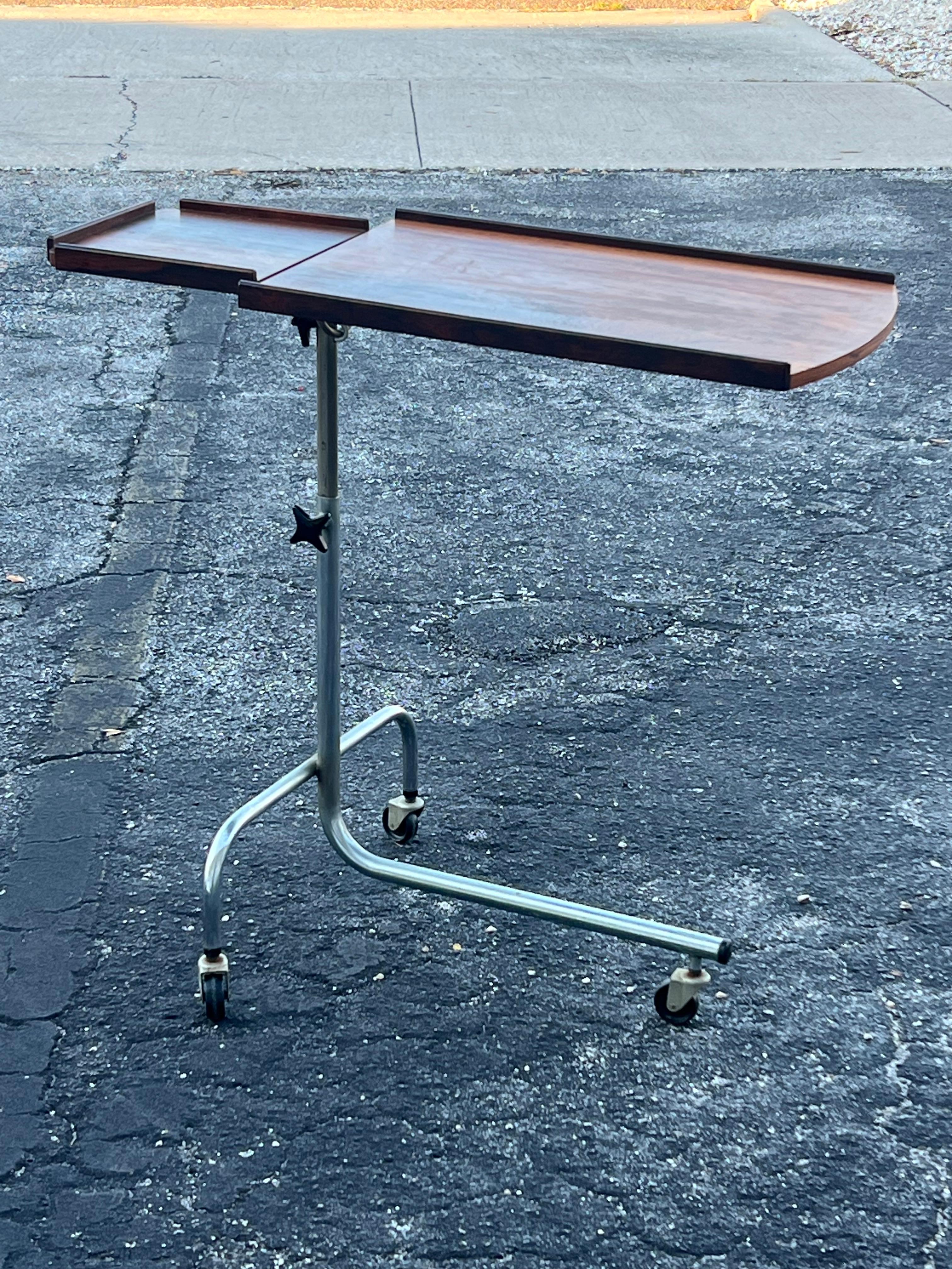 A modernist adjustable height (max.36