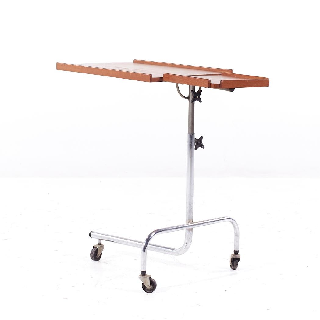 Mesa bandeja ajustable de teca danesa de mediados de siglo HMN en venta 1