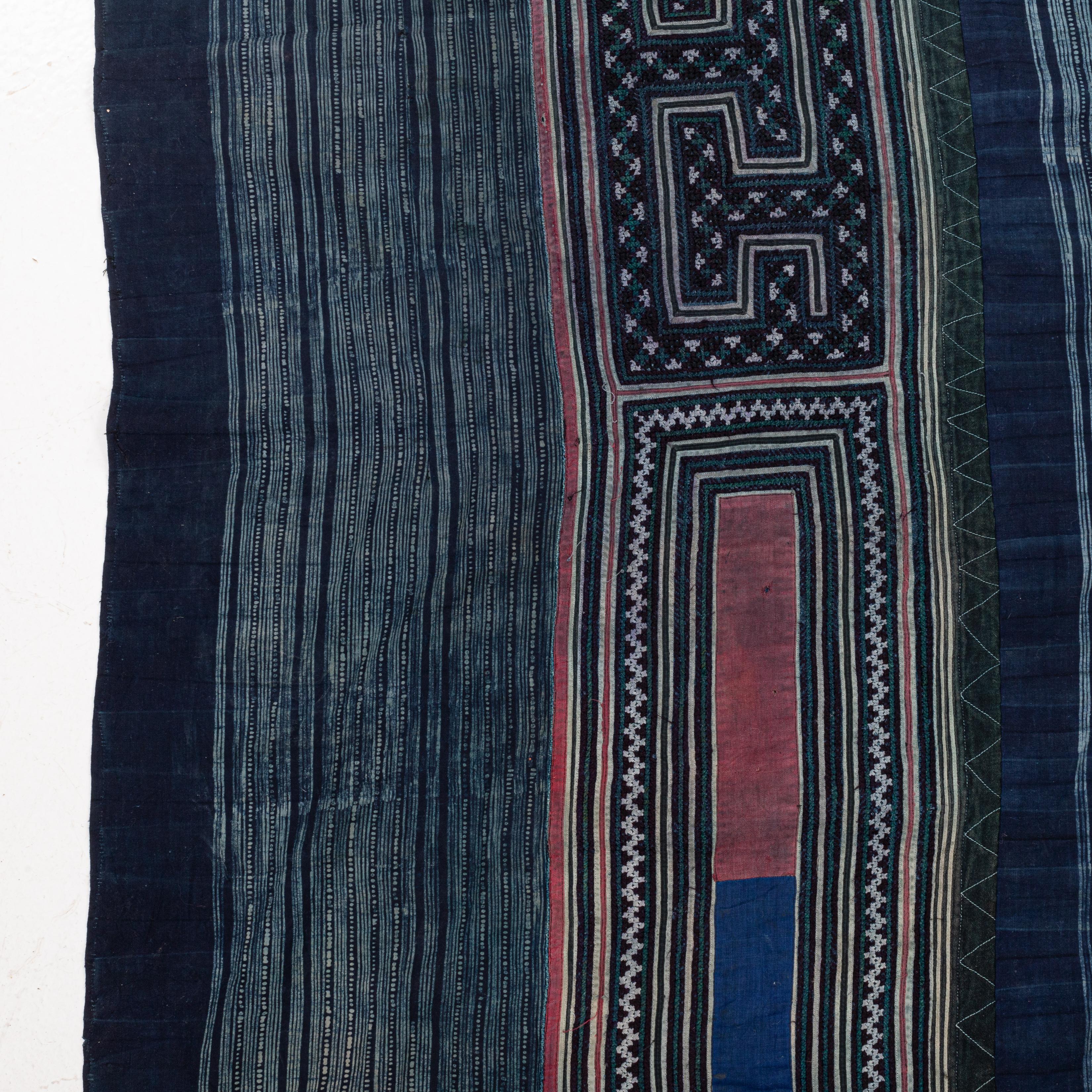 Vietnamien Batik et broderie Hmong  Couverture d'Asie du Sud-Est, milieu du 20e siècle en vente