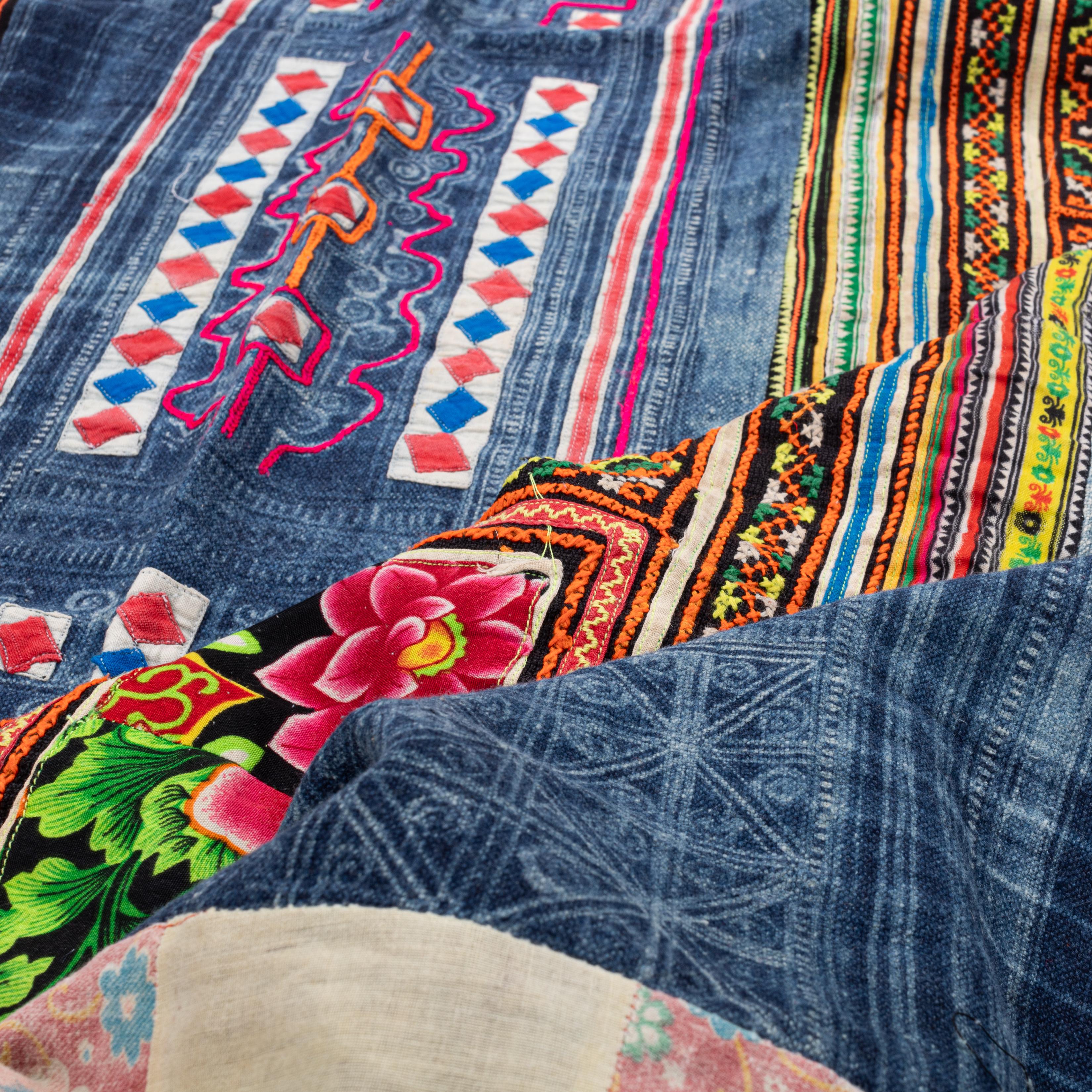 Batik und Stickerei Hmong  Cover aus Südostasien, Mitte des 20. Jahrhunderts. im Angebot 3