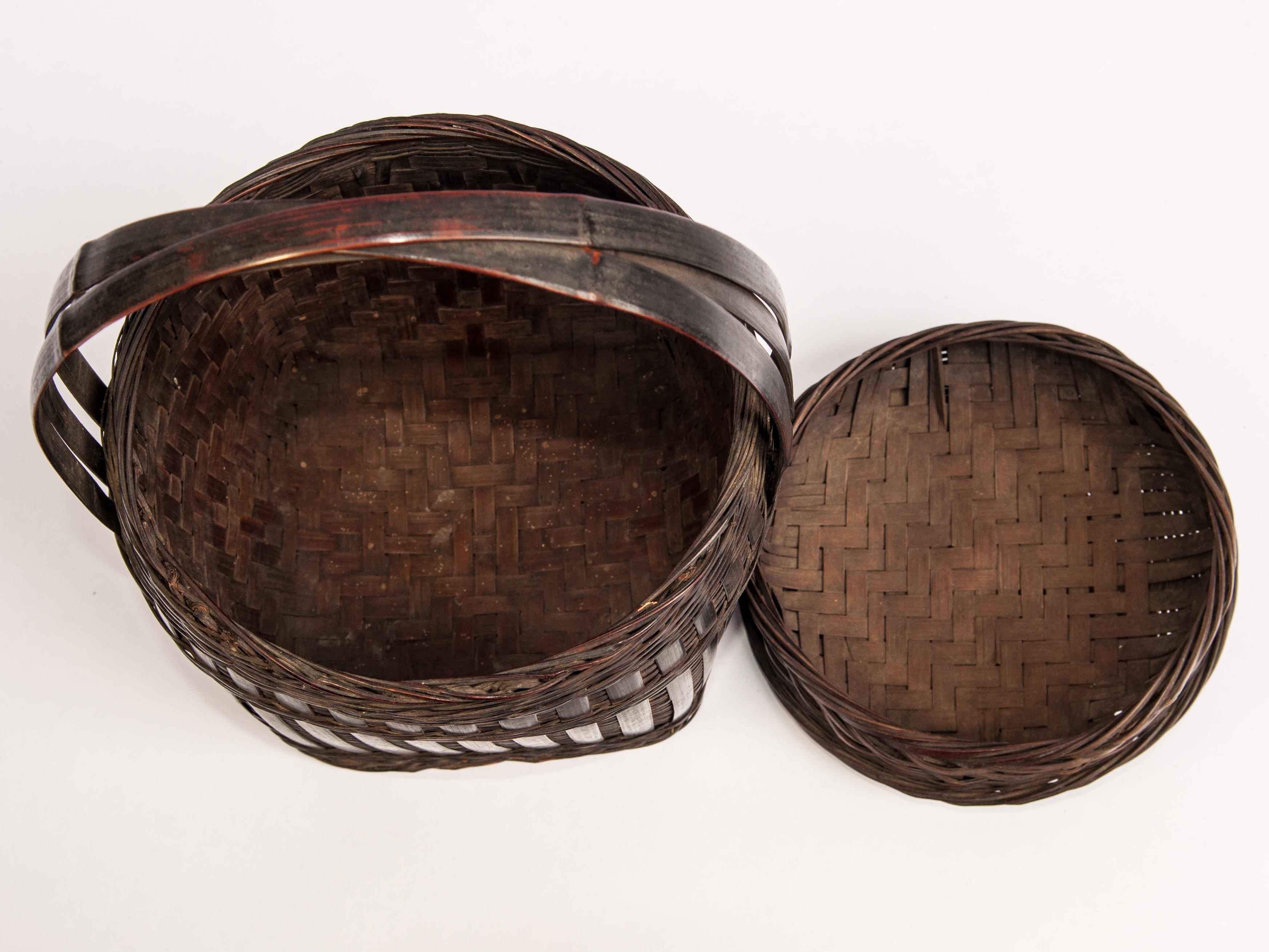 Hmong Storage Basket with Lid and Handle, Guizhou, China, Mid-20th Century 4