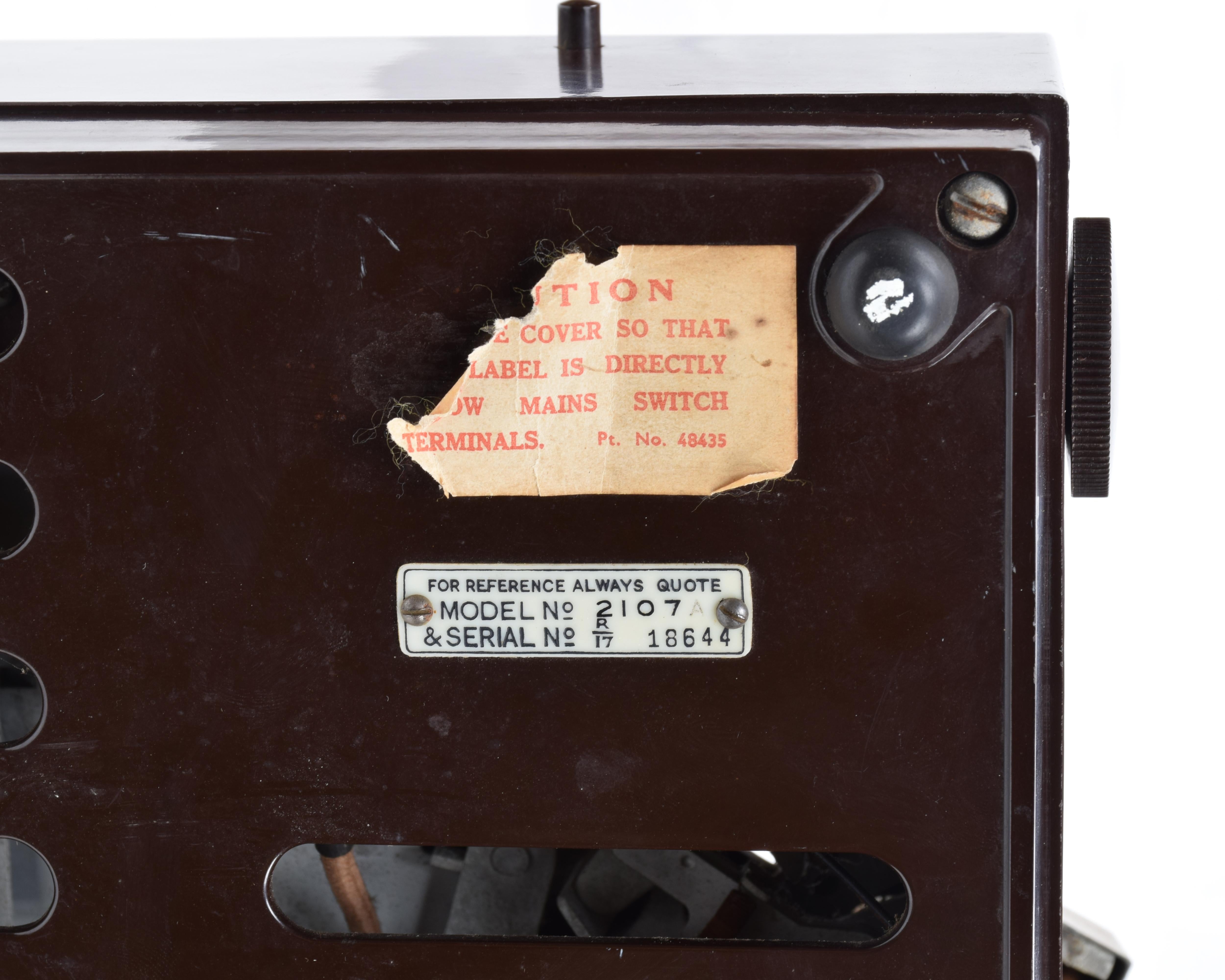 HMV Modell 2107 (RCA 45-J) 45 RPM Plattenspieler Plattenspieler, Bakelit 1950er Classic im Angebot 4