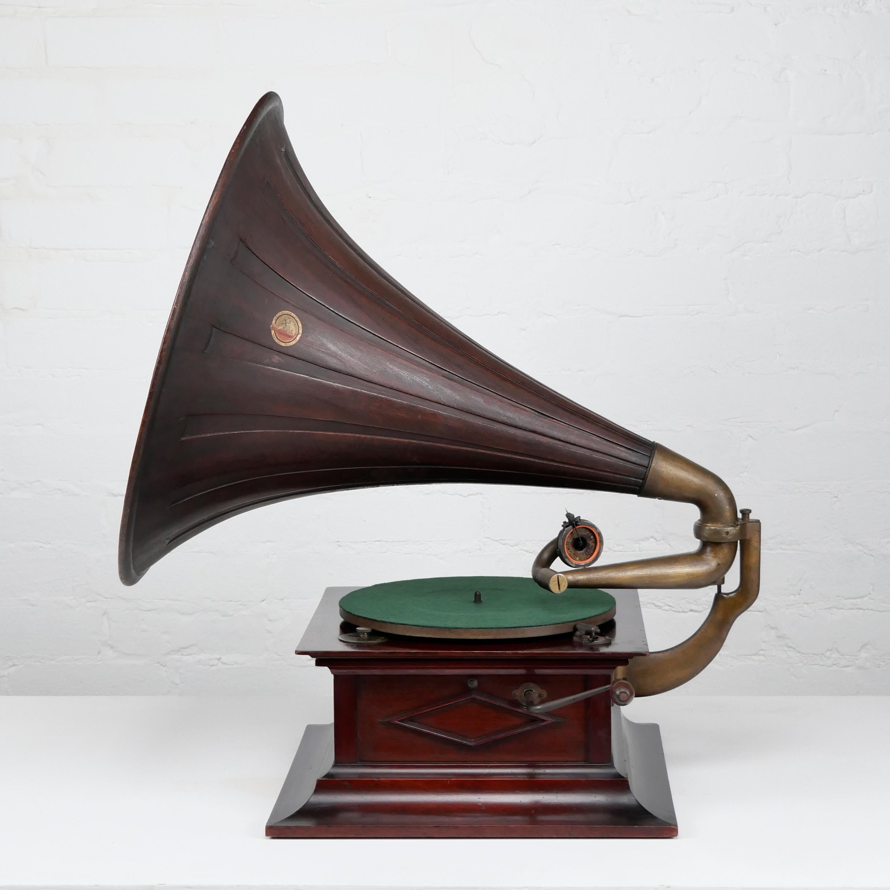 HMV Senior Monarch horn gramophone, c. 1911

Outstanding original condition. A stunning example of the best of the early 20th Century HMV horn gramophone range.

Working perfectly and sounding excellent. Just serviced – springs degreased and