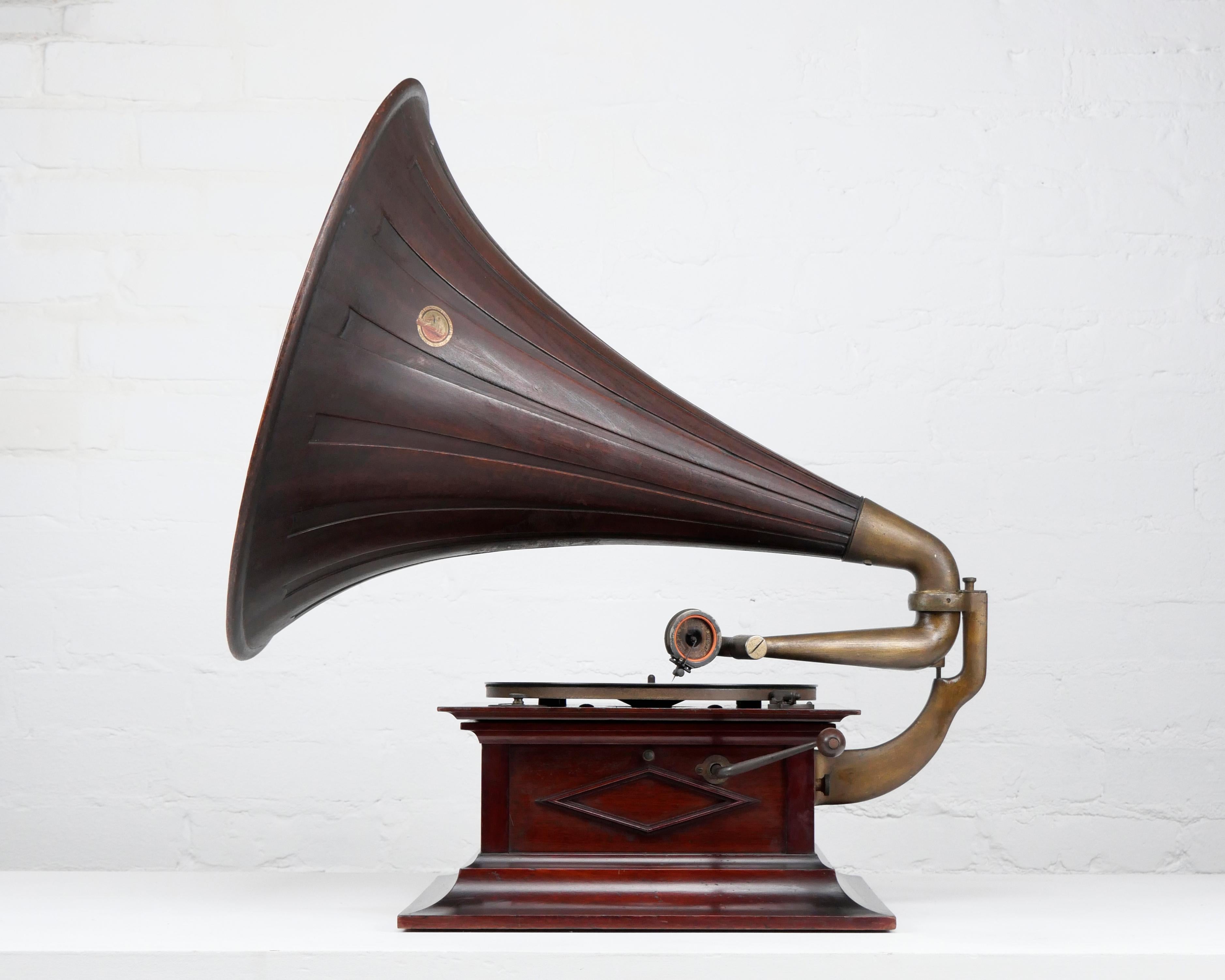 Arts and Crafts HMV Senior Monarch horn gramophone, phonograph, c. 1911, wooden horn, superb!