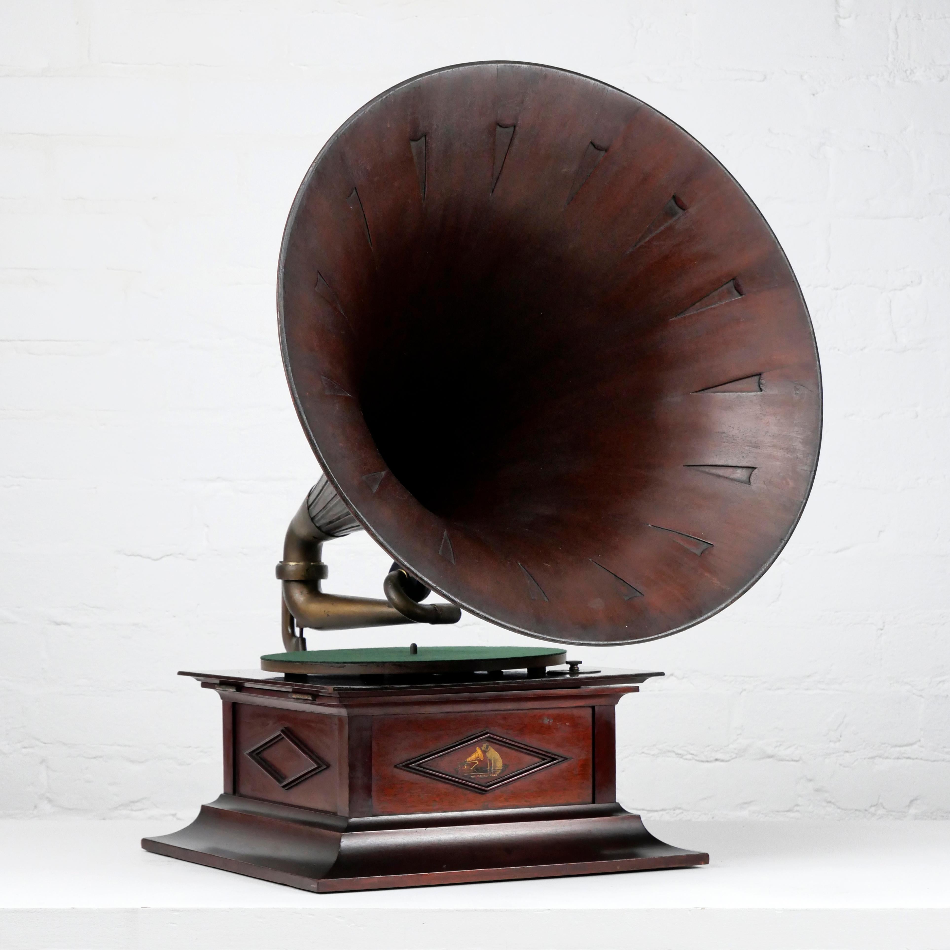 HMV Senior Monarch horn gramophone, phonograph, c. 1911, wooden horn, superb! In Good Condition In London, GB