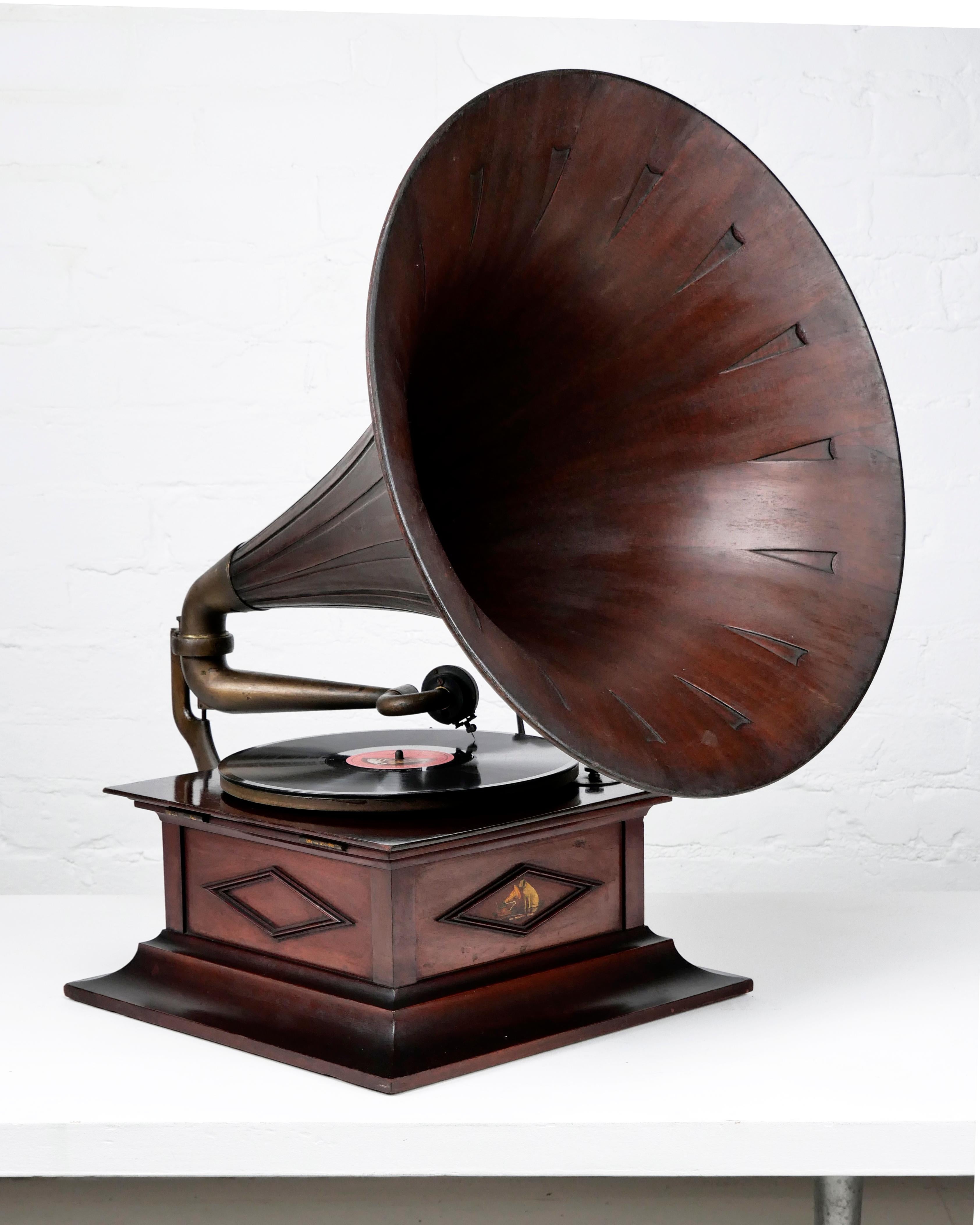 20th Century HMV Senior Monarch horn gramophone, phonograph, c. 1911, wooden horn, superb!