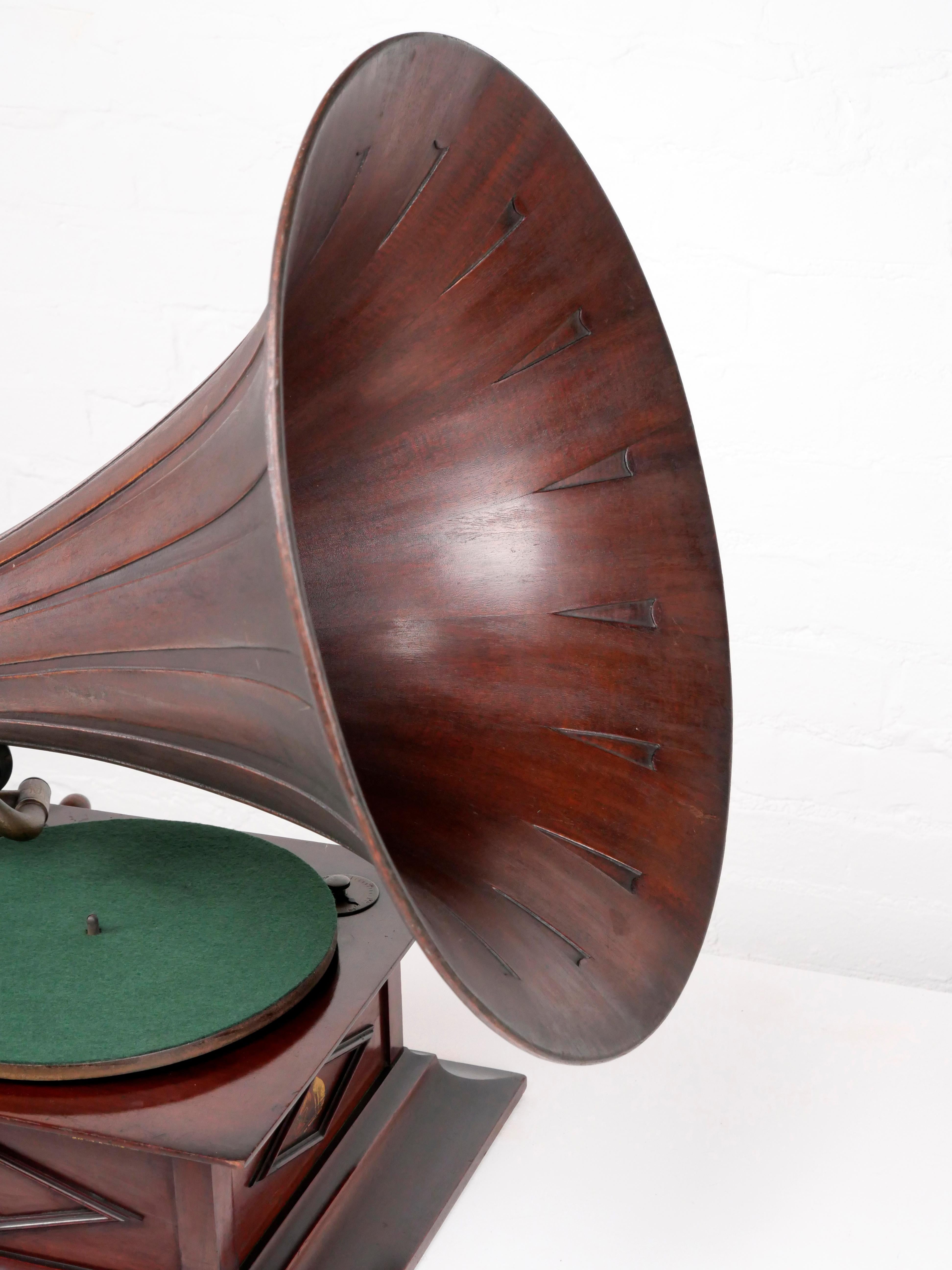 HMV Senior Monarch horn gramophone, phonograph, c. 1911, wooden horn, superb! 1