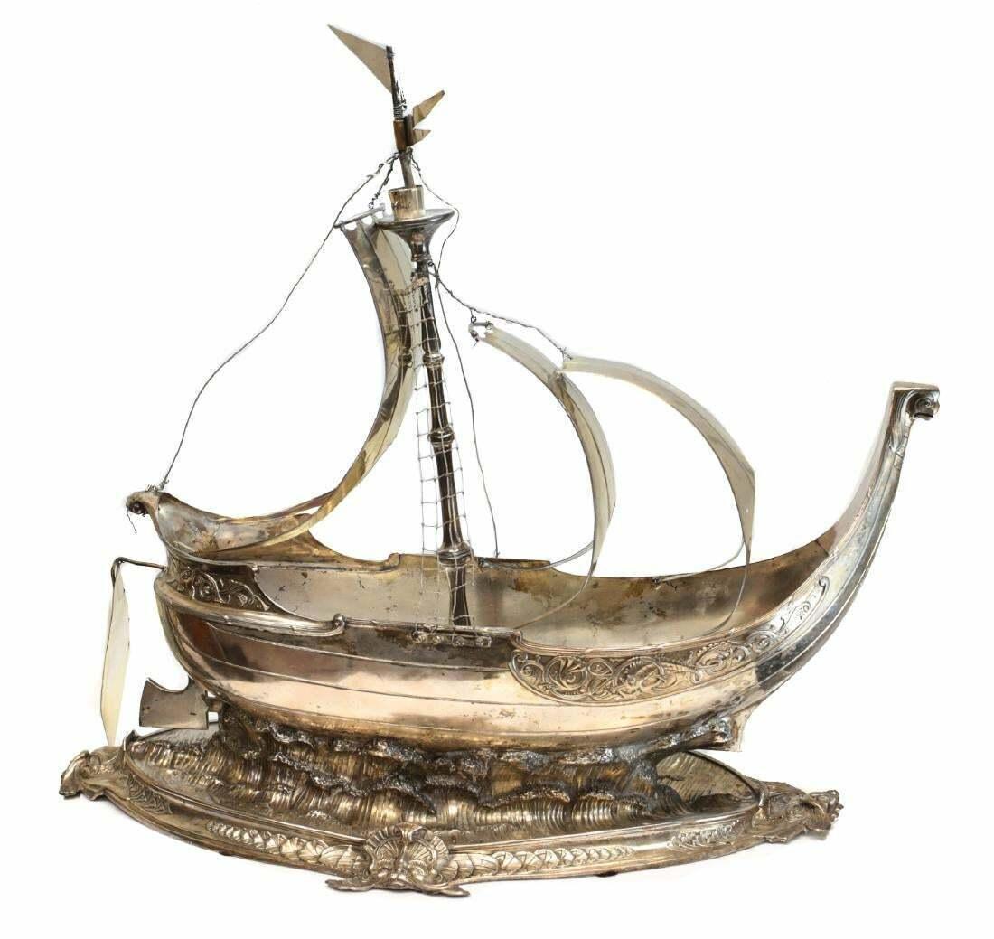 H.N. Hänge-Skulptur eines Viking-Schiffs aus Sterlingsilber, Tafelsilber und Messing (20. Jahrhundert) im Angebot
