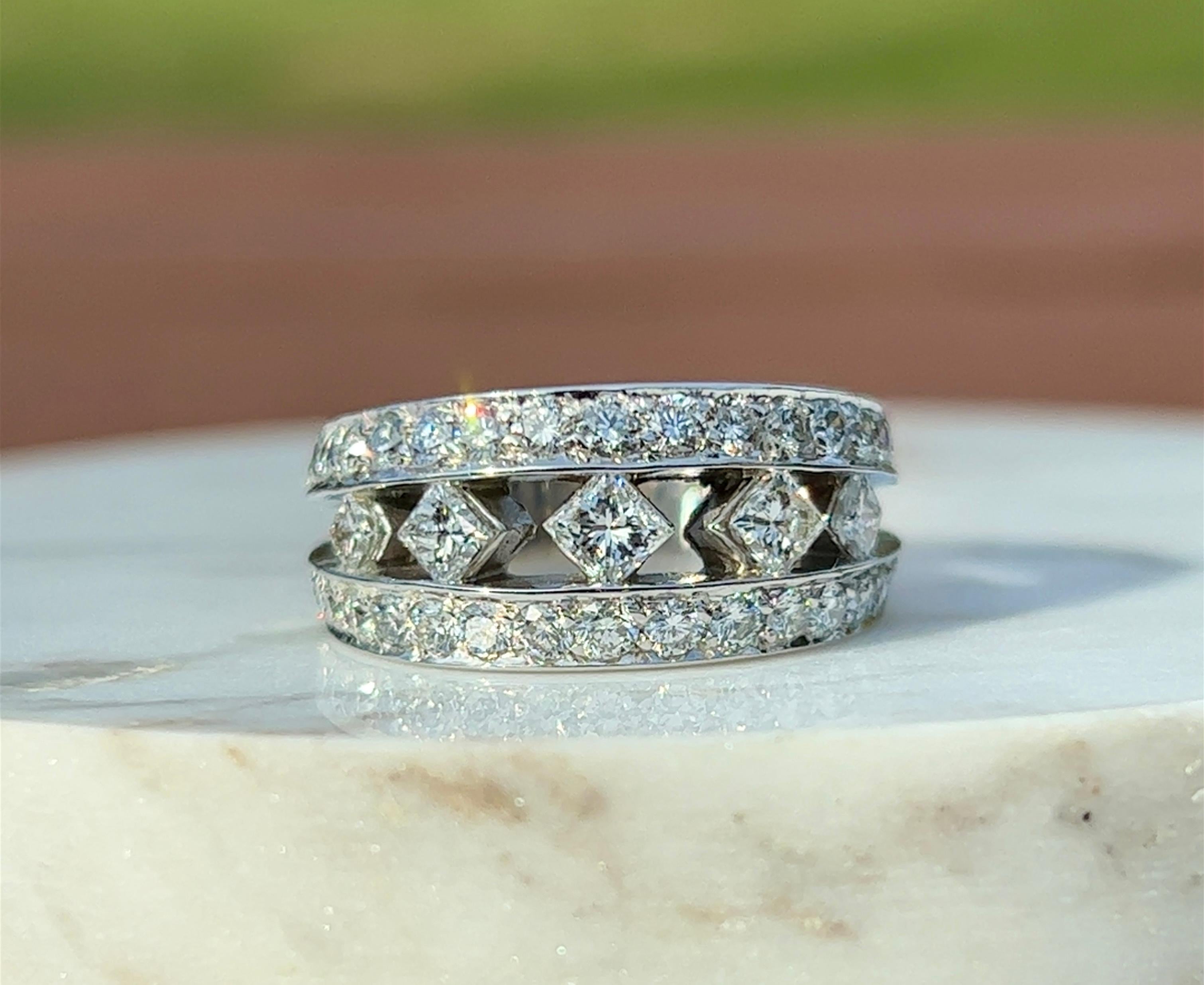 HOB 1.65 Carat Total Diamond Fashion Ring in 18K Gold 4