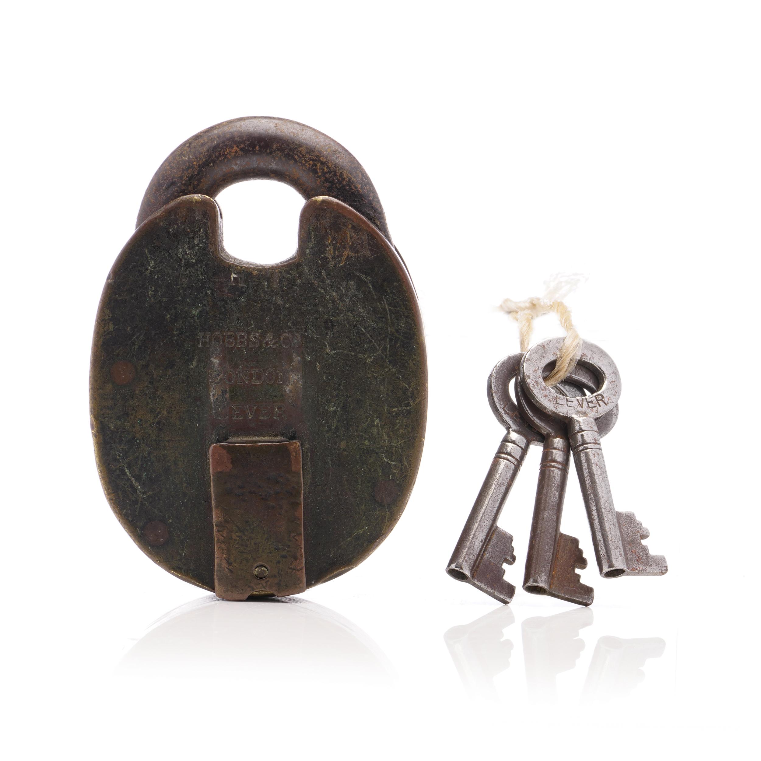 The Hobbs & Co. Victorian heavy iron padlock with its original key is a remarkable piece of history and craftsmanship. This antique lock, measuring 9.2 cm x 6.3 cm x 2.5 cm and weighing 686 grams, represents the ingenuity of its time.

Comes with 2