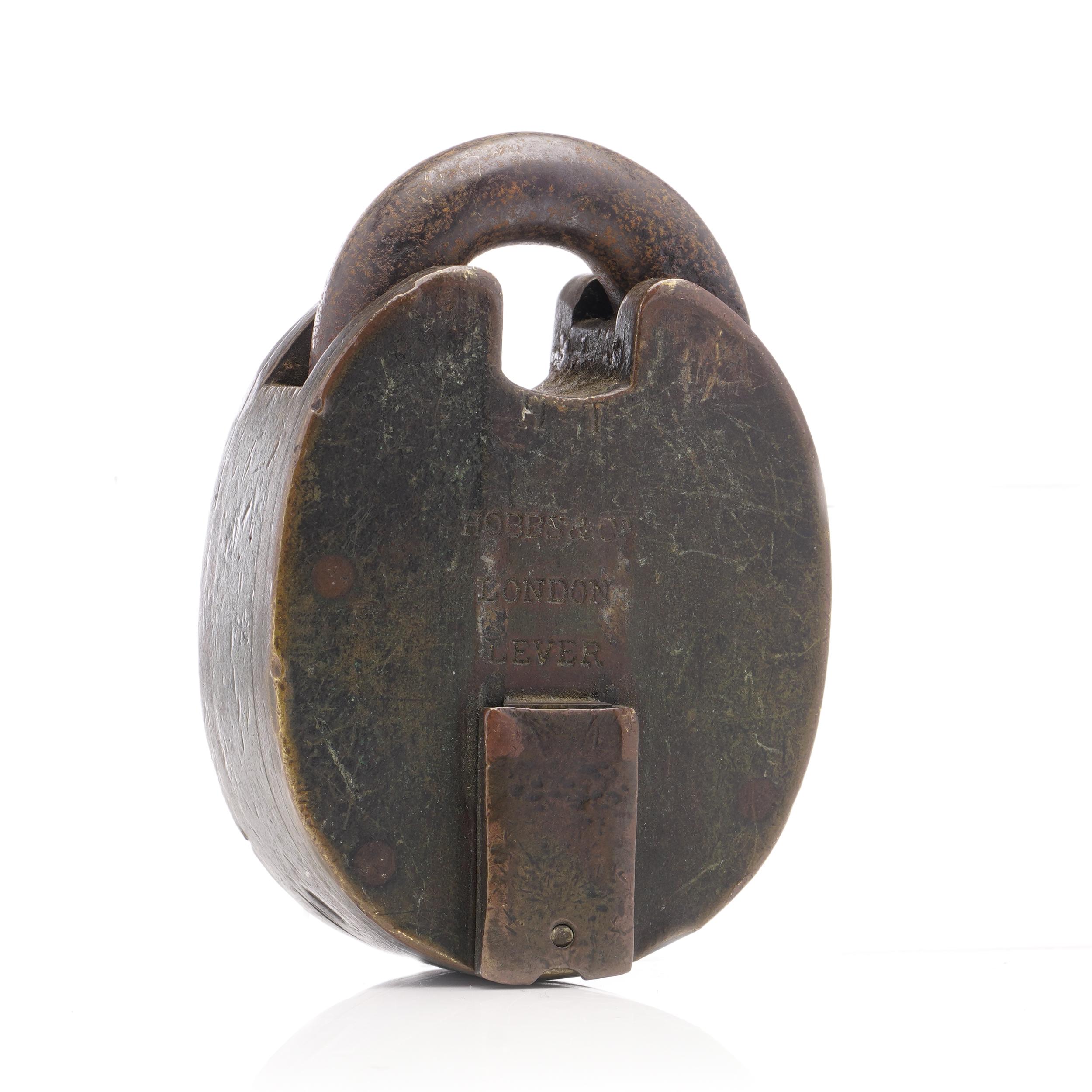 Hobbs & Co. - Antique heavy Victorian Padlock  In Good Condition For Sale In Braintree, GB