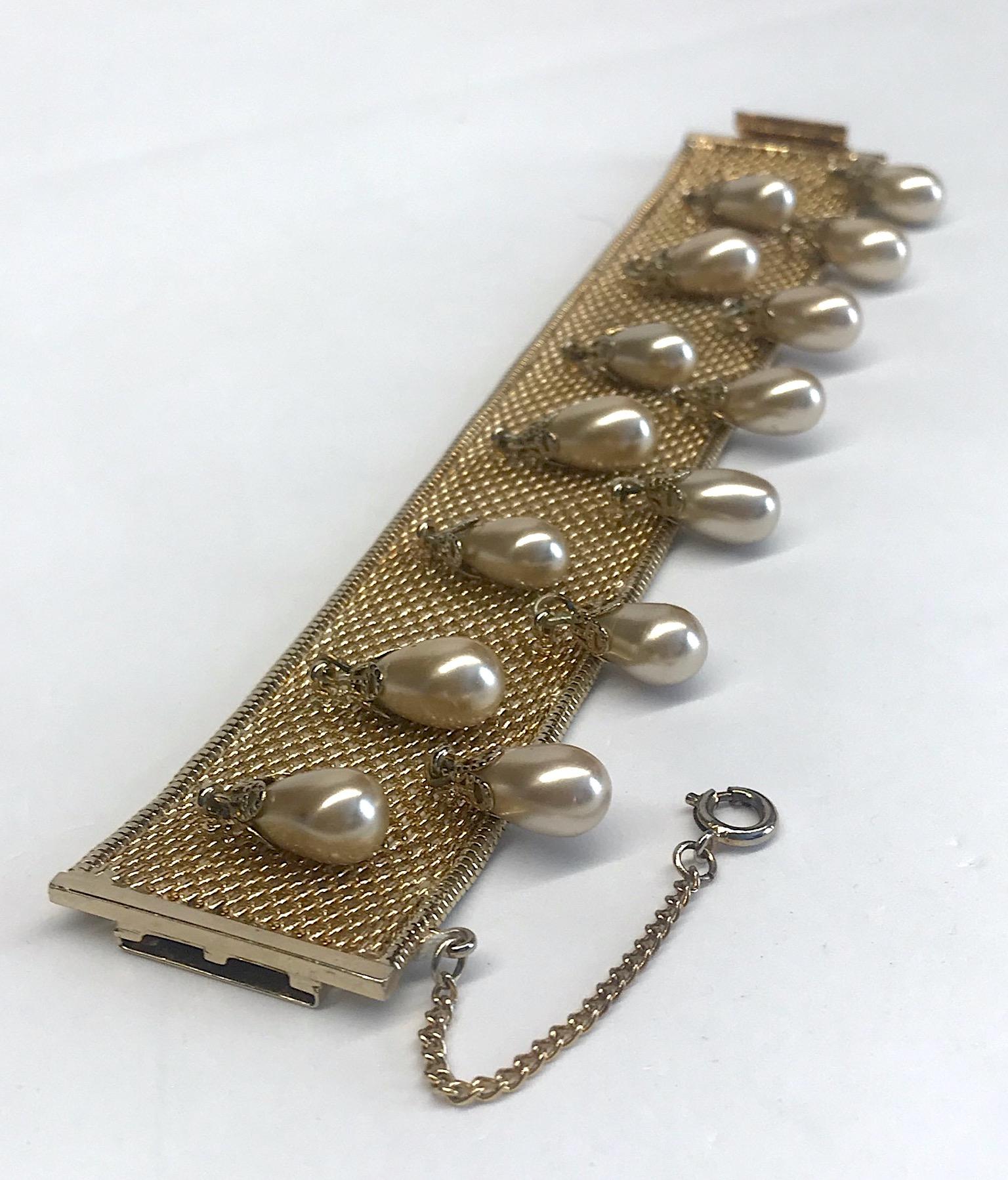 Hobe' 1950s Woven Mesh Bracelet with Pearl Dangles In Good Condition In New York, NY
