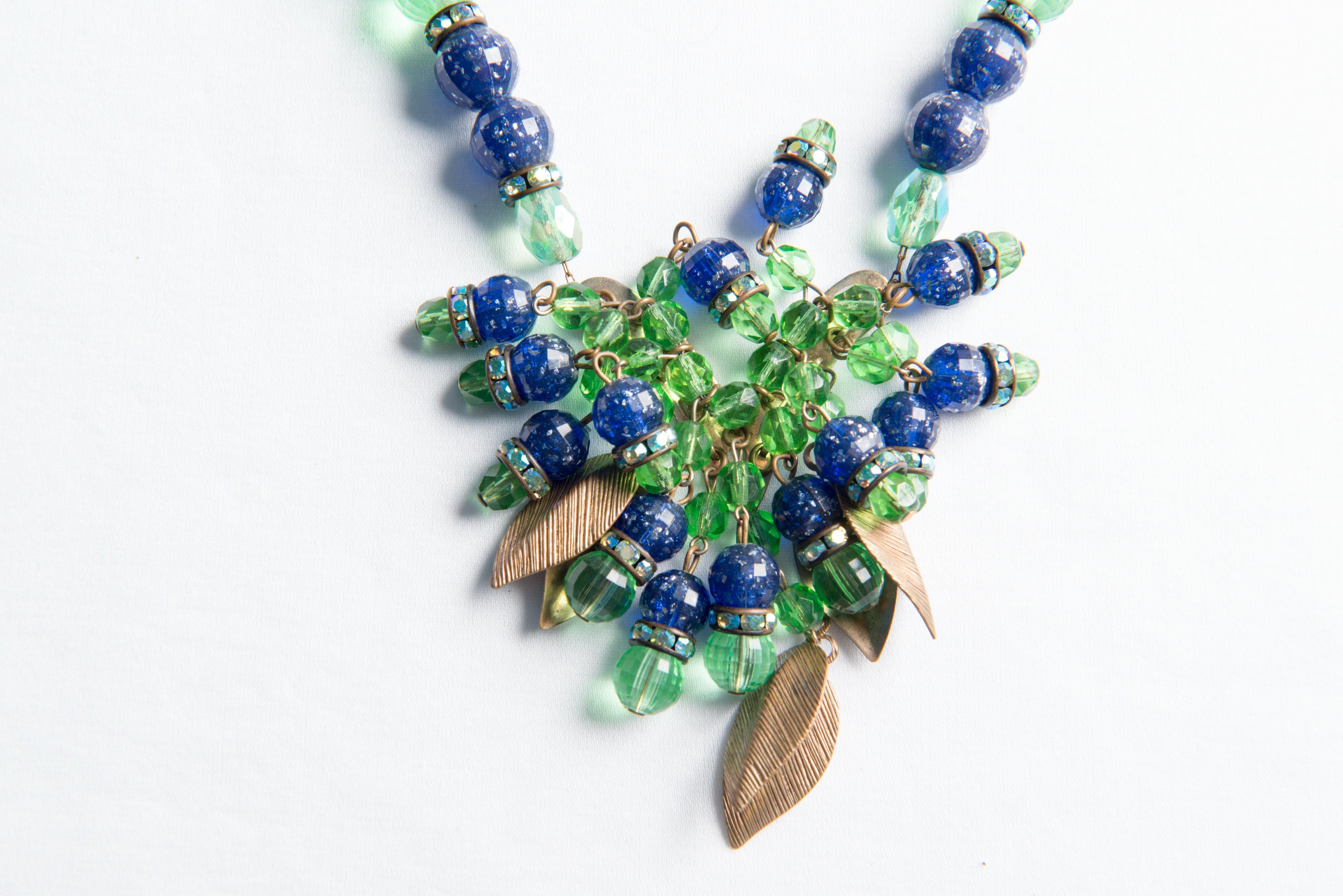 Hobe Grüne, blaue Perlen-Halskette, Armband, Ohrring-Set im Angebot 3