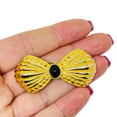 HOBE signed gold tone black cab Etruscan bow designer brooch