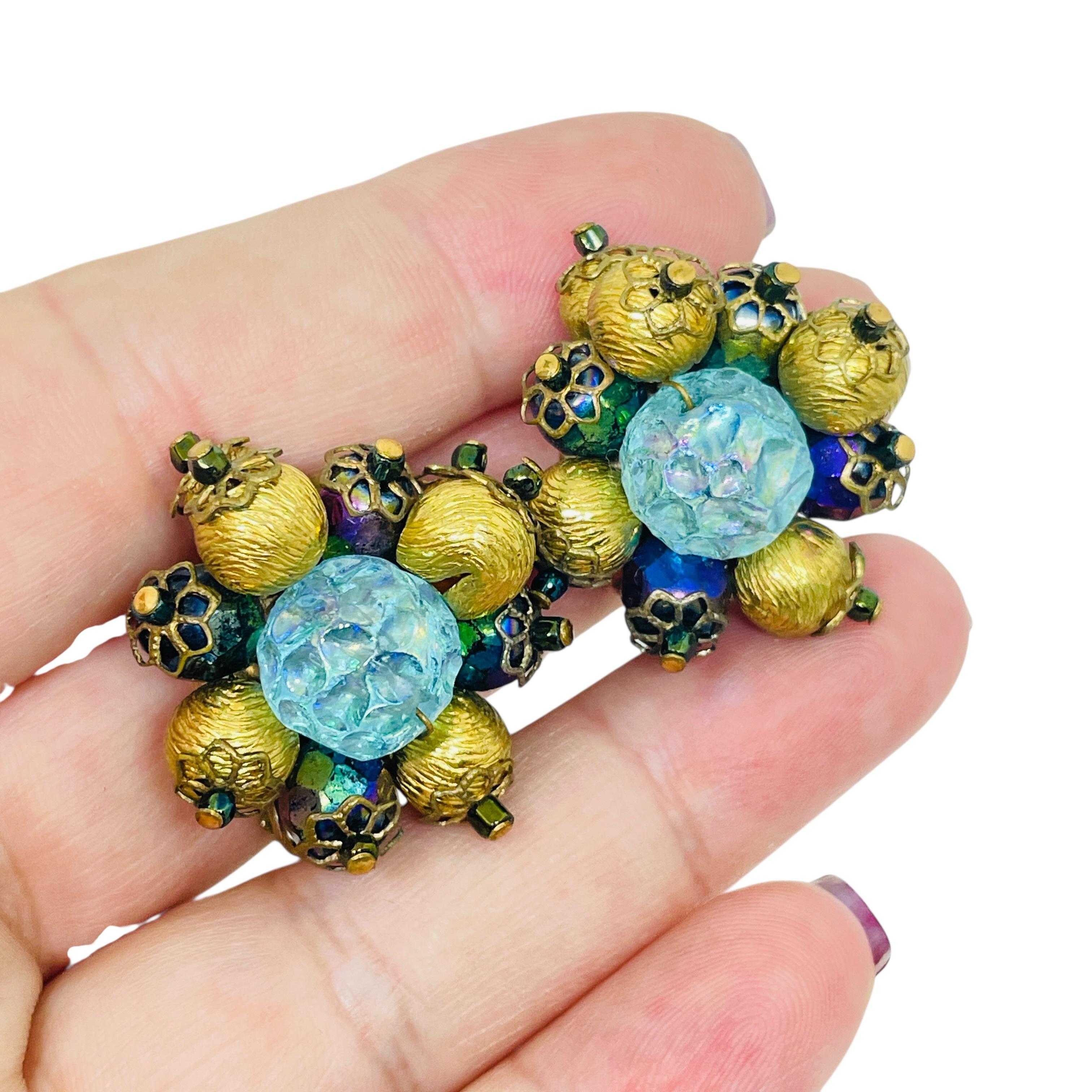 DETAILS

• signed HOBE

• gold tone with glass beads

• vintage designer earrings
 
MEASUREMENTS  

• CONDITION

•  very good vintage condition with minimal signs of wear 

 Sku 54

❤️❤️   VINTAGE DESIGNER JEWELRY   ❤️❤️

❤️❤️  ALEXANDER’S BOUTIQUE 