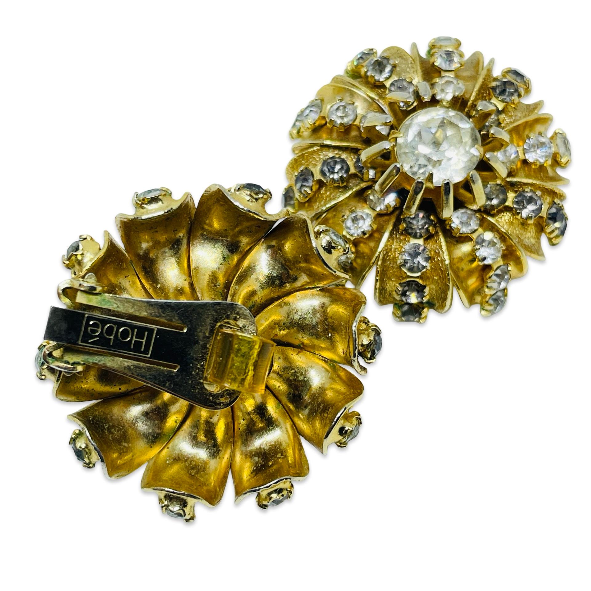 HOBE signed vintage gold tone rhinestone designer clip on earrings im Zustand „Gut“ im Angebot in Palos Hills, IL