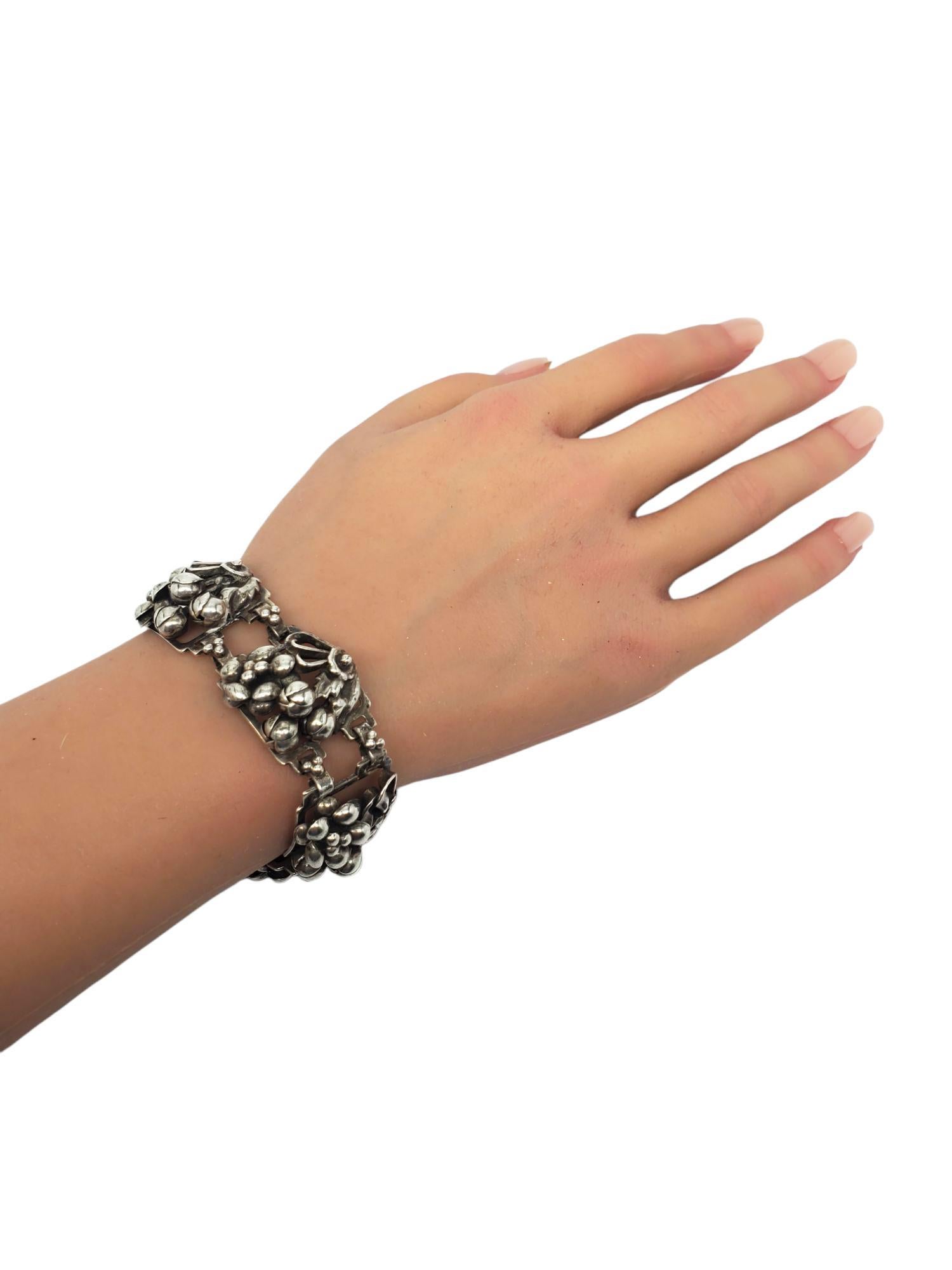 A Silver Link Bracelet avec panneau floral #21543 en vente 5