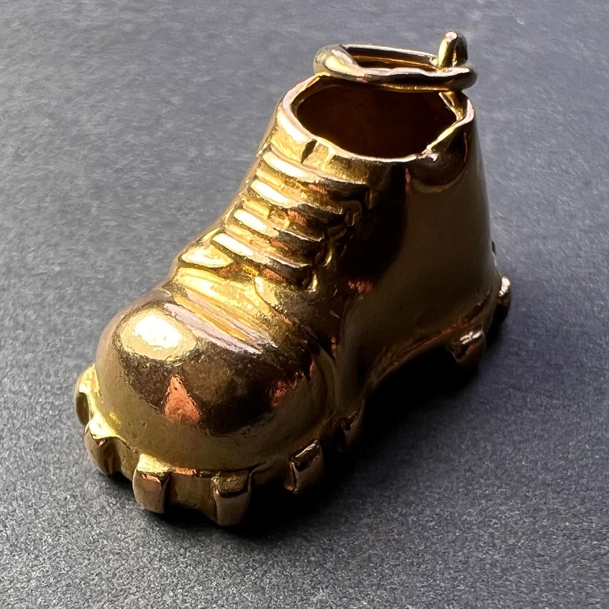 An 18 karat (18K) yellow gold charm pendant designed as a shoe with hobnail detail to the base in the style of Aaron Basha. Unmarked but tested for 18 karat gold.
 
Dimensions: 1 x 1.8 x 1 cm (not including jump ring)
Weight: 3.03 grams 
(Chain not