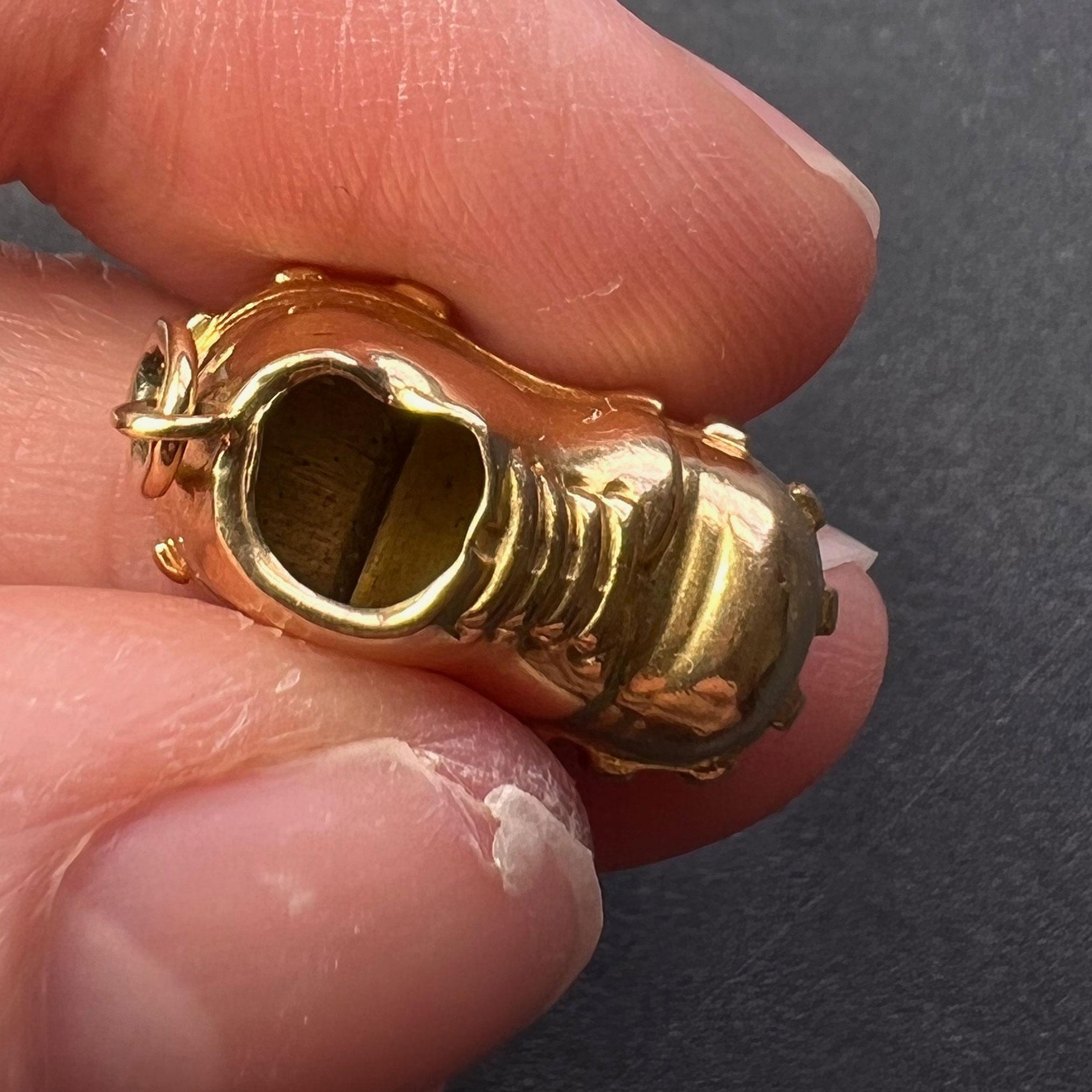 Pendentif breloque en or jaune 18 carats représentant une chaussure cloutée en vente 5