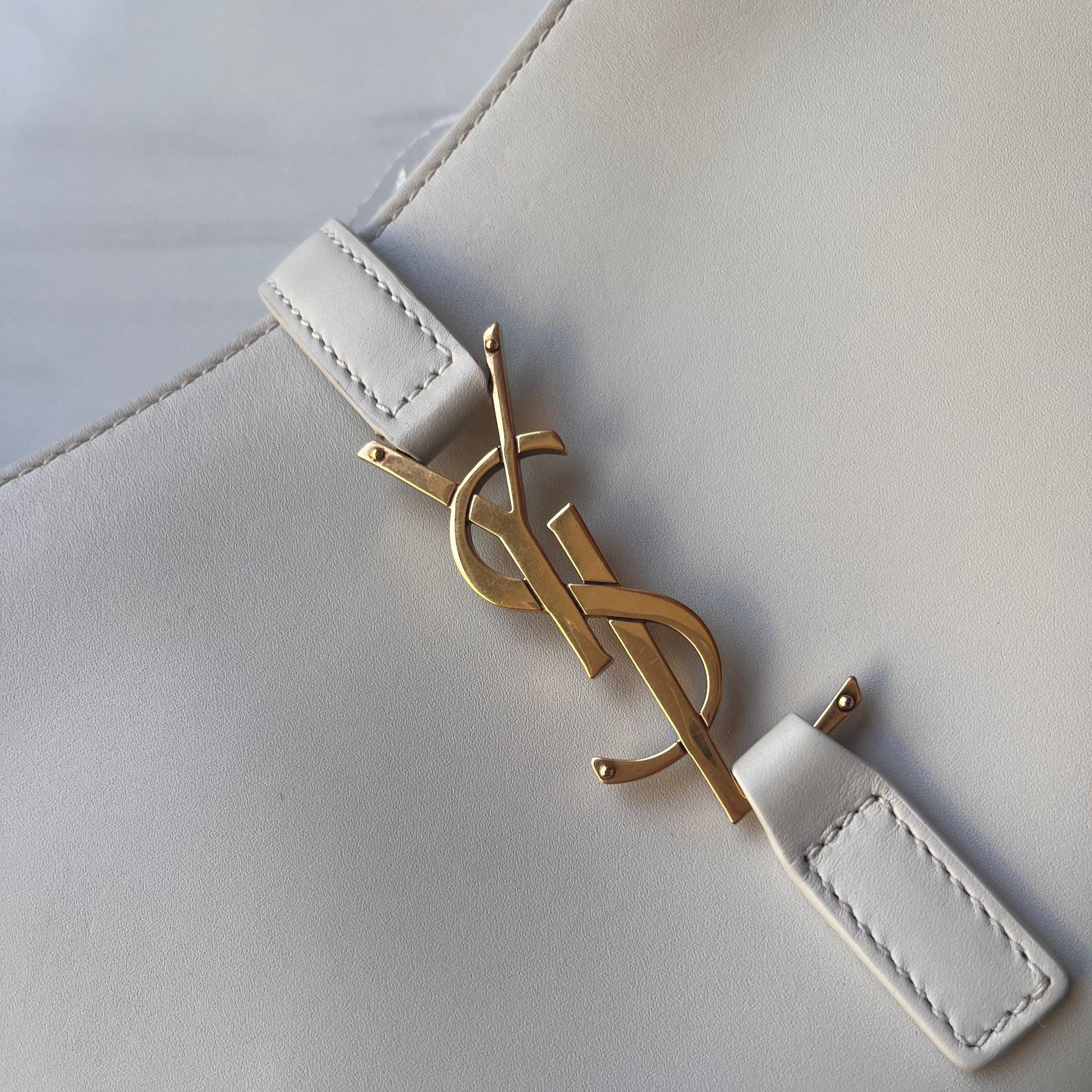 Hobo bag by Yves Saint Laurent Le 5 à 7 Cream White Leather Standard Size For Sale 6