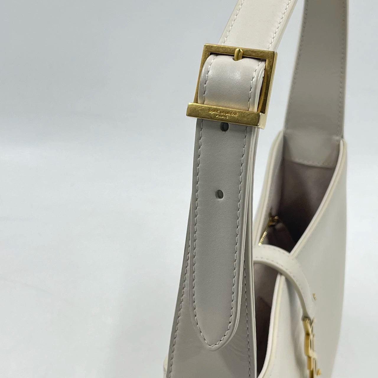 Hobo bag by Yves Saint Laurent Le 5 à 7 Cream White Leather Standard Size For Sale 7