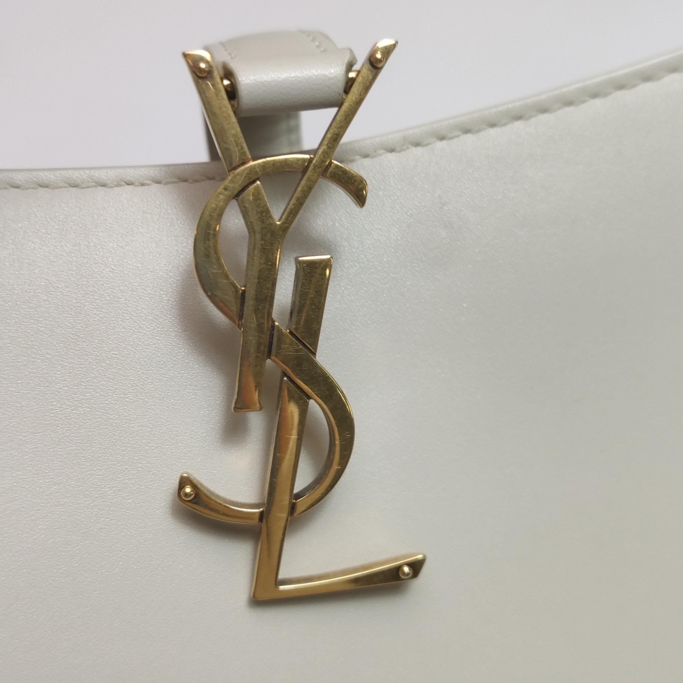 Sac hobo d'Yves Saint Laurent Le 5 à 7 Cuir blanc crème Taille standard en vente 6