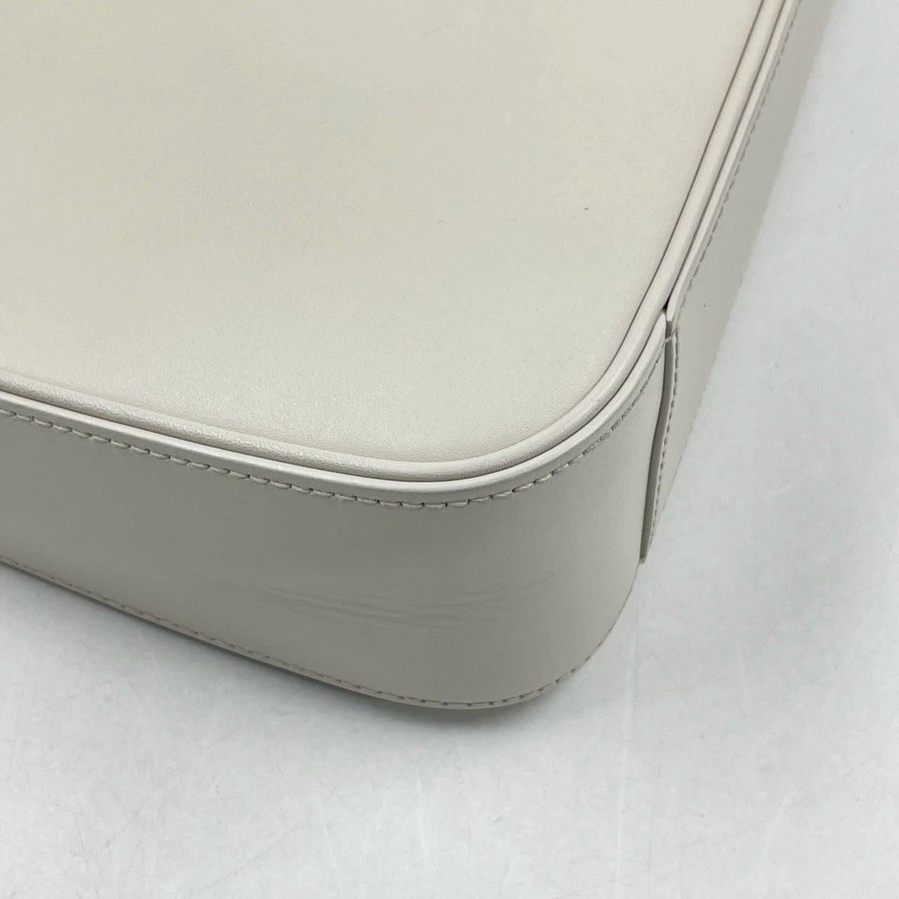 Hobo bag by Yves Saint Laurent Le 5 à 7 Cream White Leather Standard Size For Sale 8