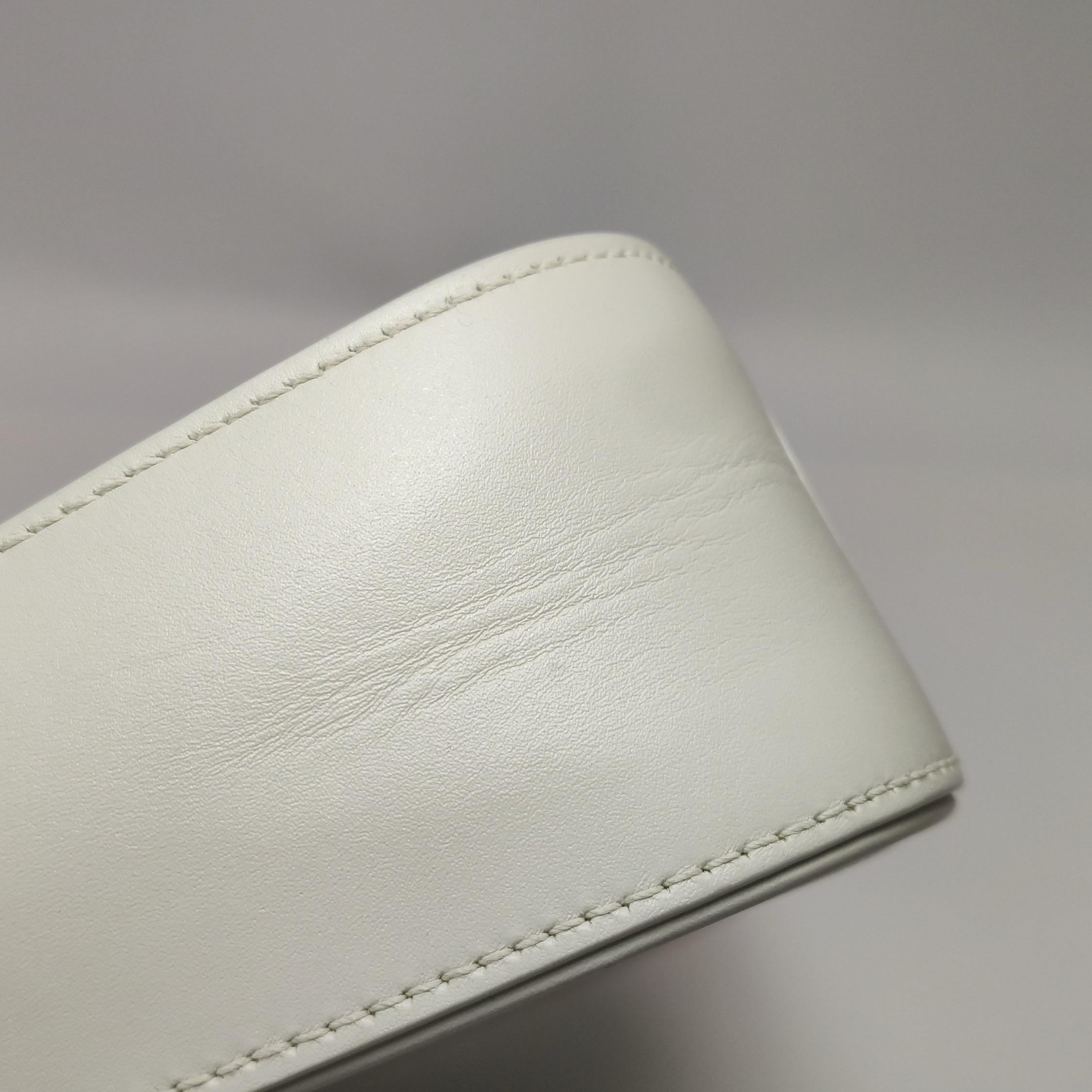 Sac hobo d'Yves Saint Laurent Le 5 à 7 Cuir blanc crème Taille standard en vente 8