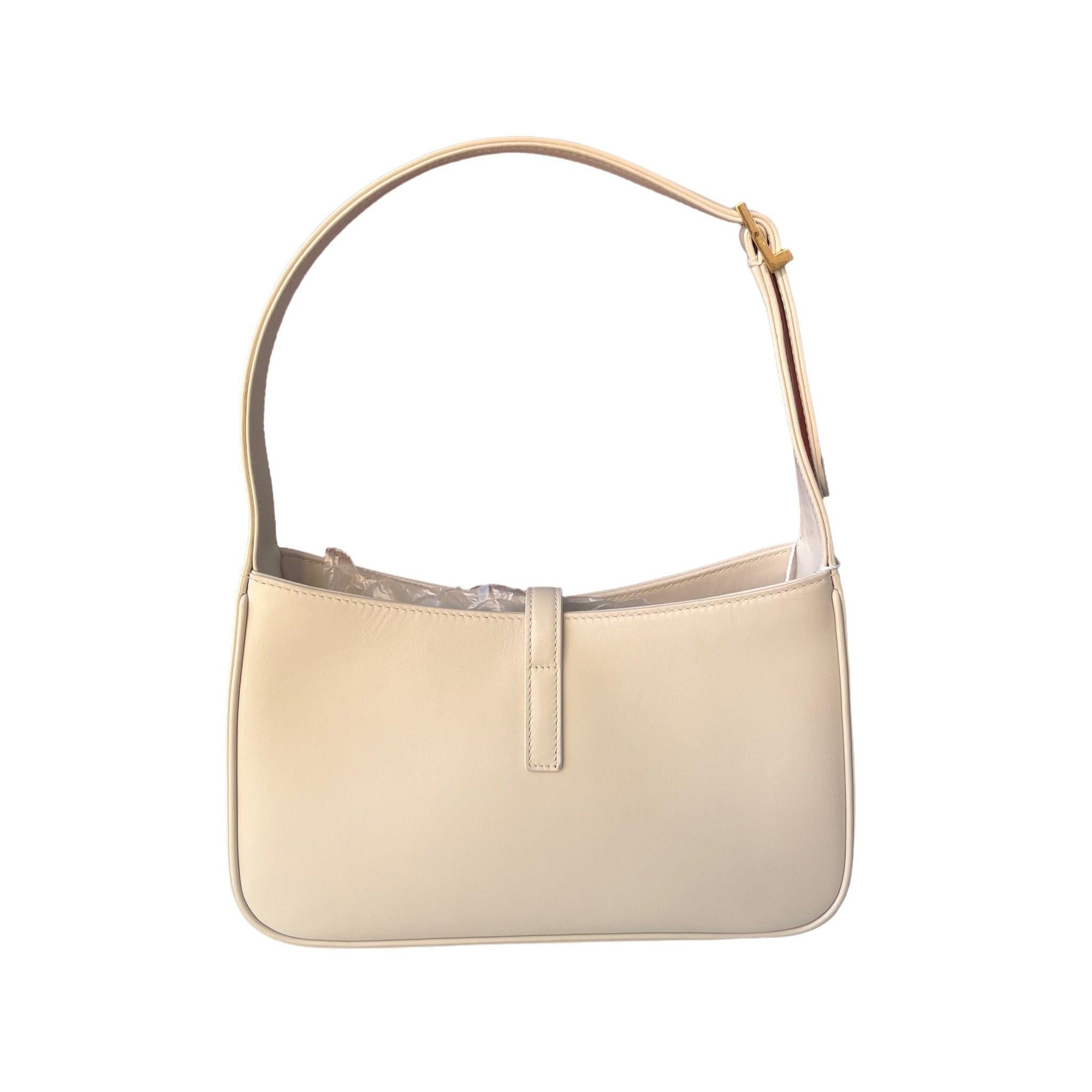 Women's Hobo bag by Yves Saint Laurent Le 5 à 7 Cream White Leather Standard Size For Sale