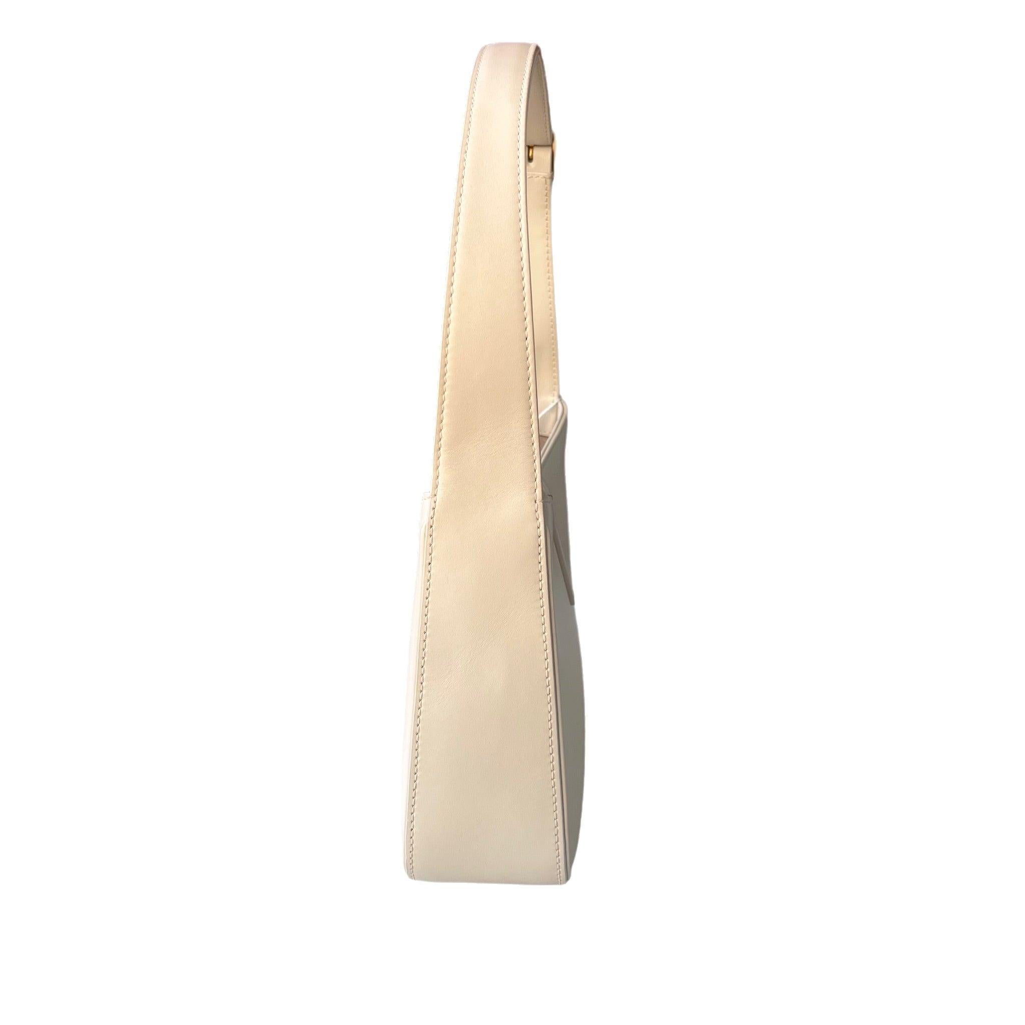 Hobo bag by Yves Saint Laurent Le 5 à 7 Cream White Leather Standard Size For Sale 1