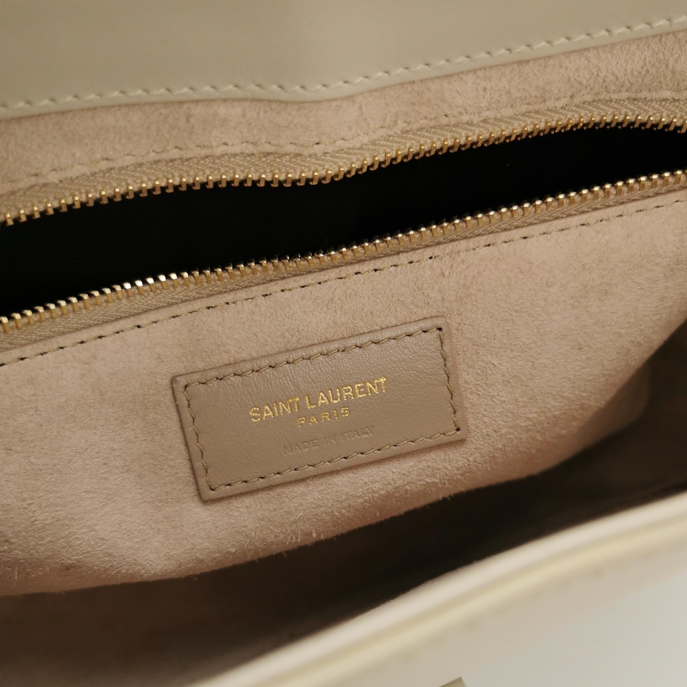 Sac hobo d'Yves Saint Laurent Le 5 à 7 Cuir blanc crème Taille standard en vente 3